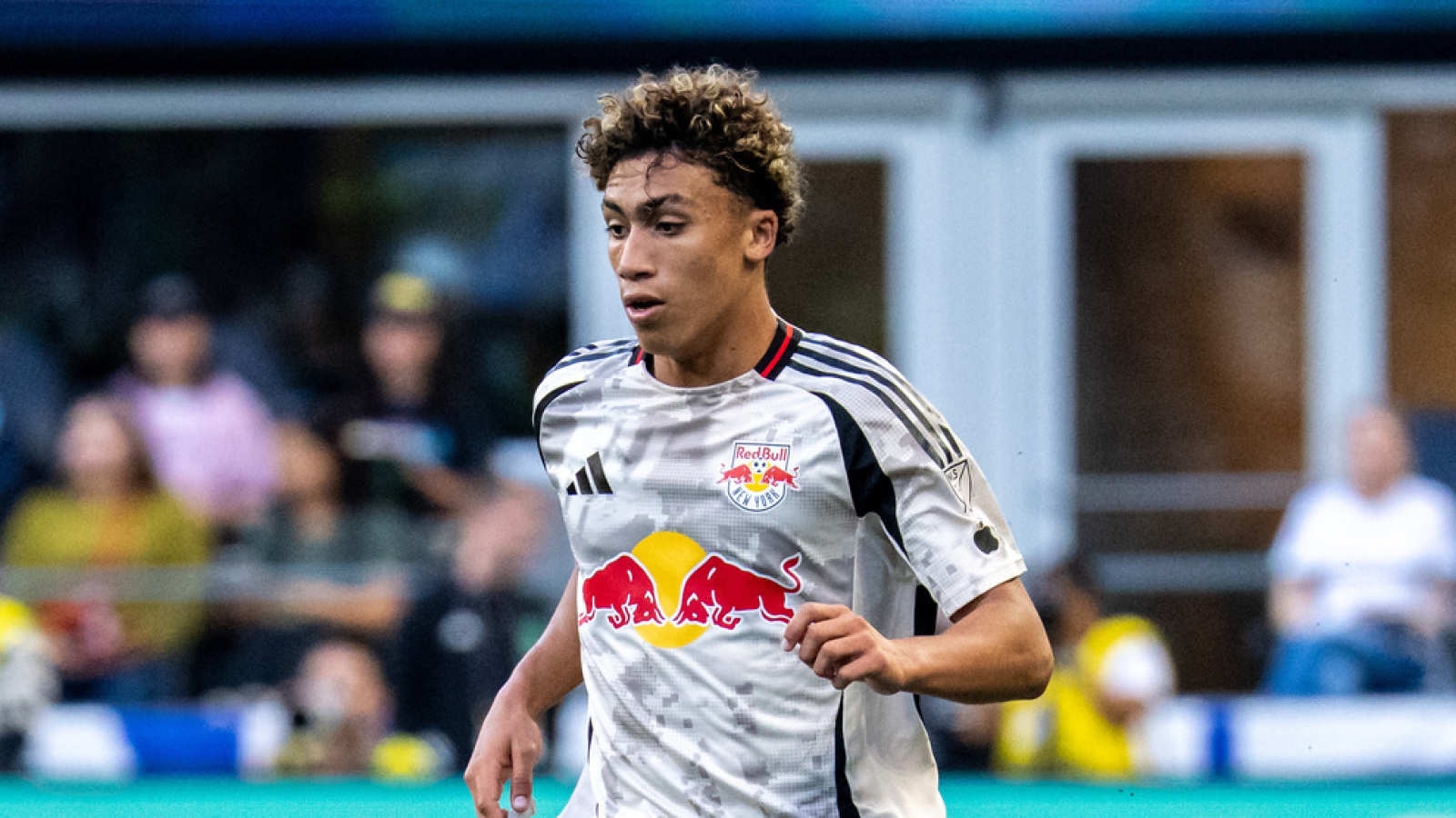 https://www.yardbarker.com/media/c/a/caf0cd47bd7c2802f8e44c52be92efa68ec6d4cb/thumb_16x9/striker-julian-halls-superior-instinct-proves.jpg?v=1