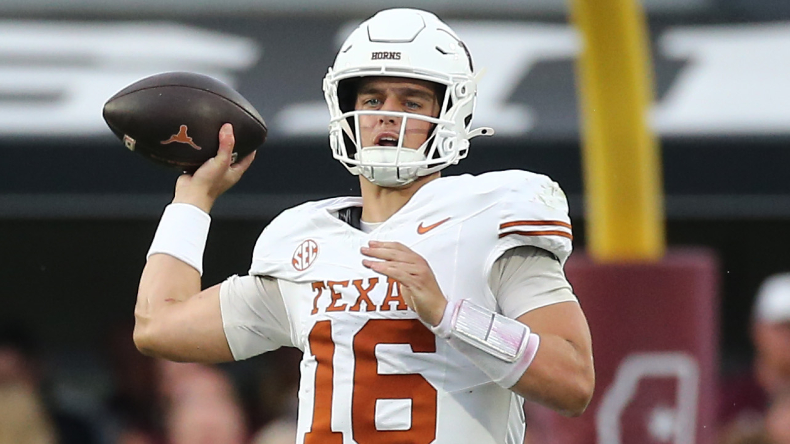 Texas QB Arch Manning not shying away from high expectations in 2026: 'No one's going to stop me'