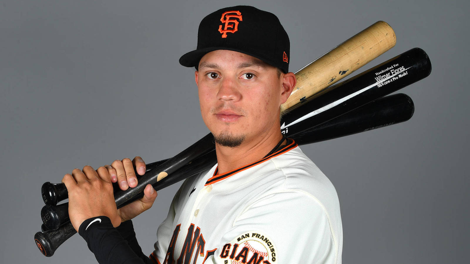 Giants infielder Wilmer Flores changes representation