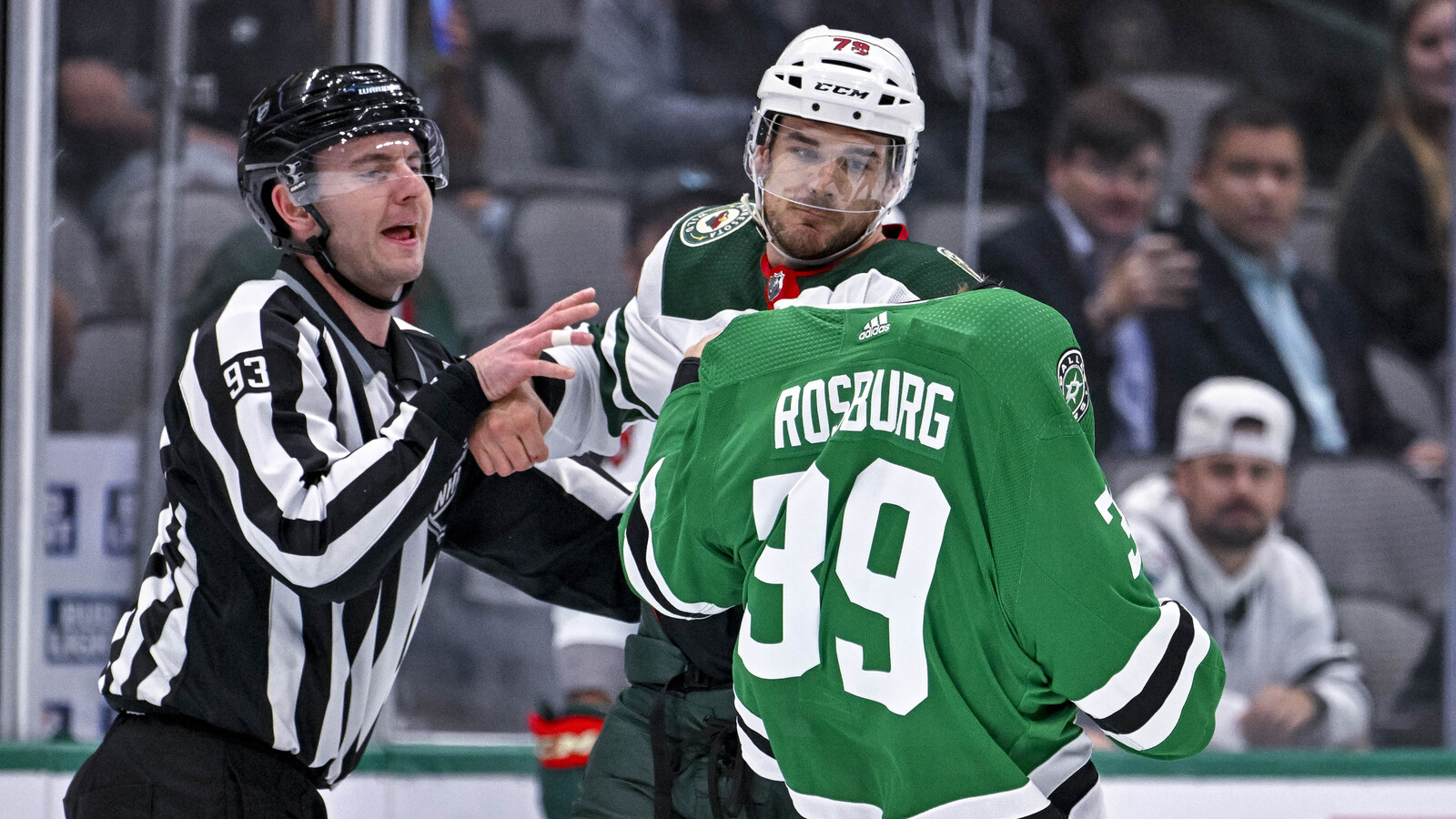 Watch NHL ref accidentally gets punched during fight Yardbarker