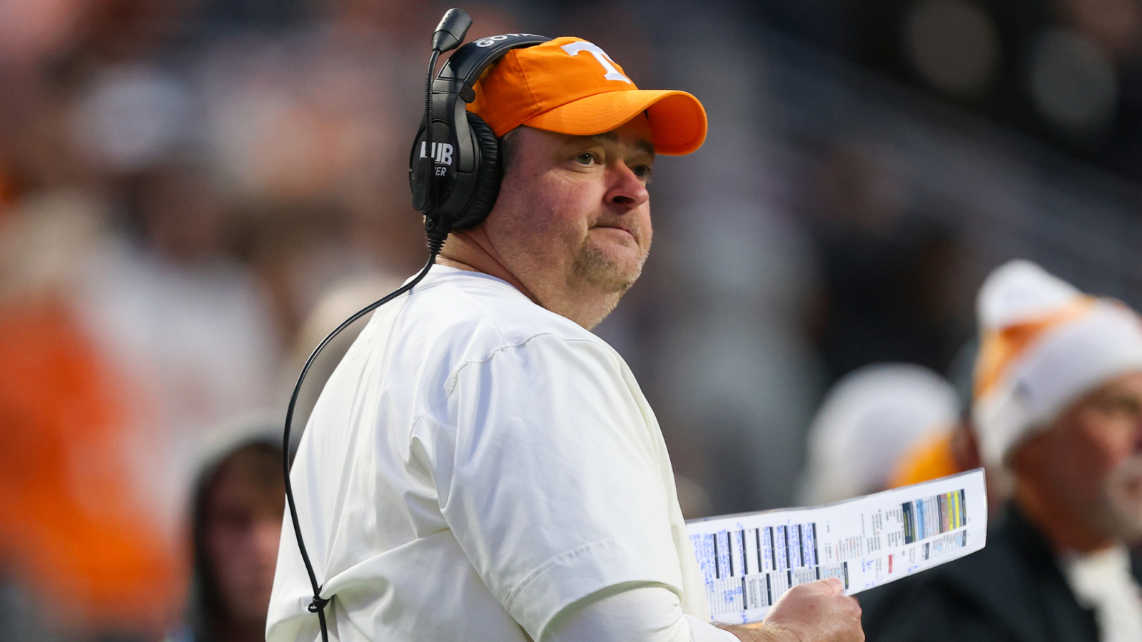 https://www.yardbarker.com/media/c/b/cb98b904e46919ff236b09eb6c7ba17ba7edfb32/thumb_16x9/heupel-already-trying-fire-tennessee-kiffins.jpg?v=1