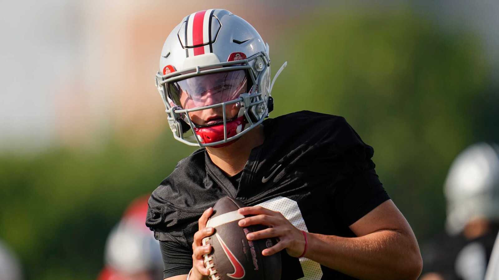 https://www.yardbarker.com/media/c/b/cb9c38ca7ea0a929aada0bfe7ff172d8cb80ccc6/thumb_16x9/ohio-state-start-redshirt-freshman-quarterback.jpg?v=1