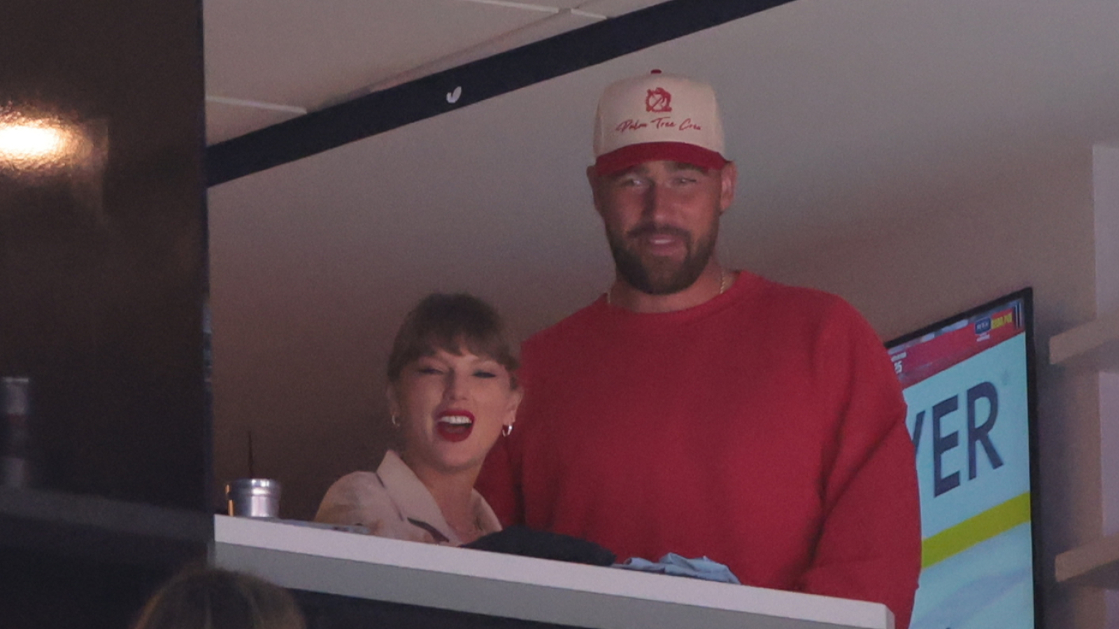 https://www.yardbarker.com/media/c/b/cba7854e199a68d2fc48456f337c0e793a07a359/thumb_16x9/travis-kelce-dives-deep-his-relationship-taylor.jpg?v=1