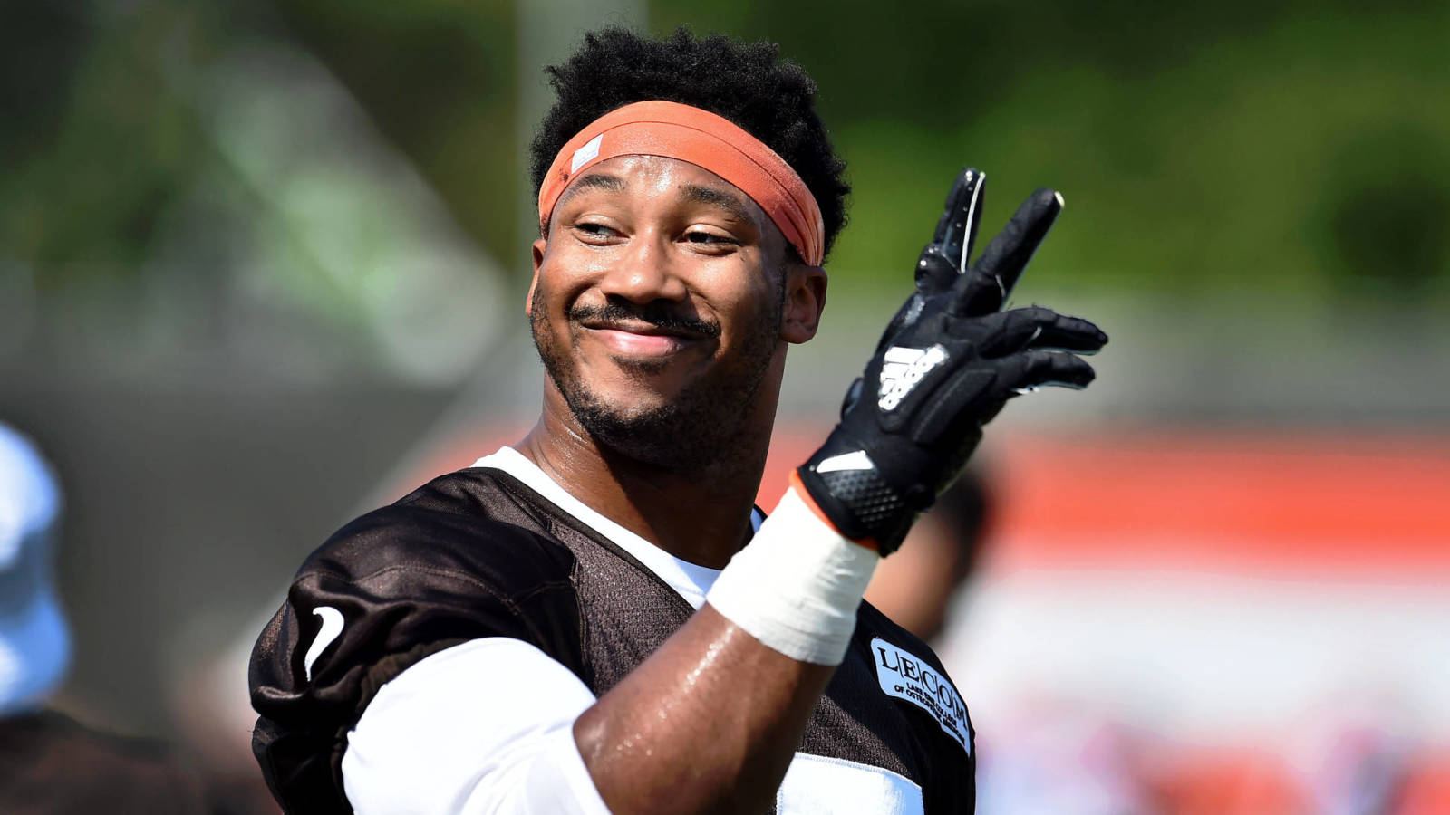 myles-garrett-has-great-message-for-browns-fans-after-signing-contract