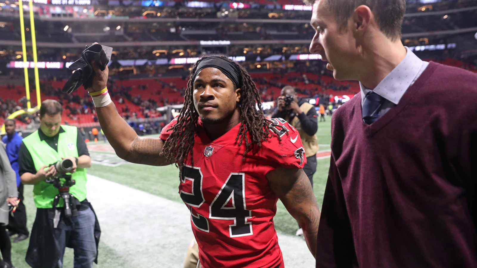 freeman not holding grudge against payton for choke sign flyers fan chokes devils fan