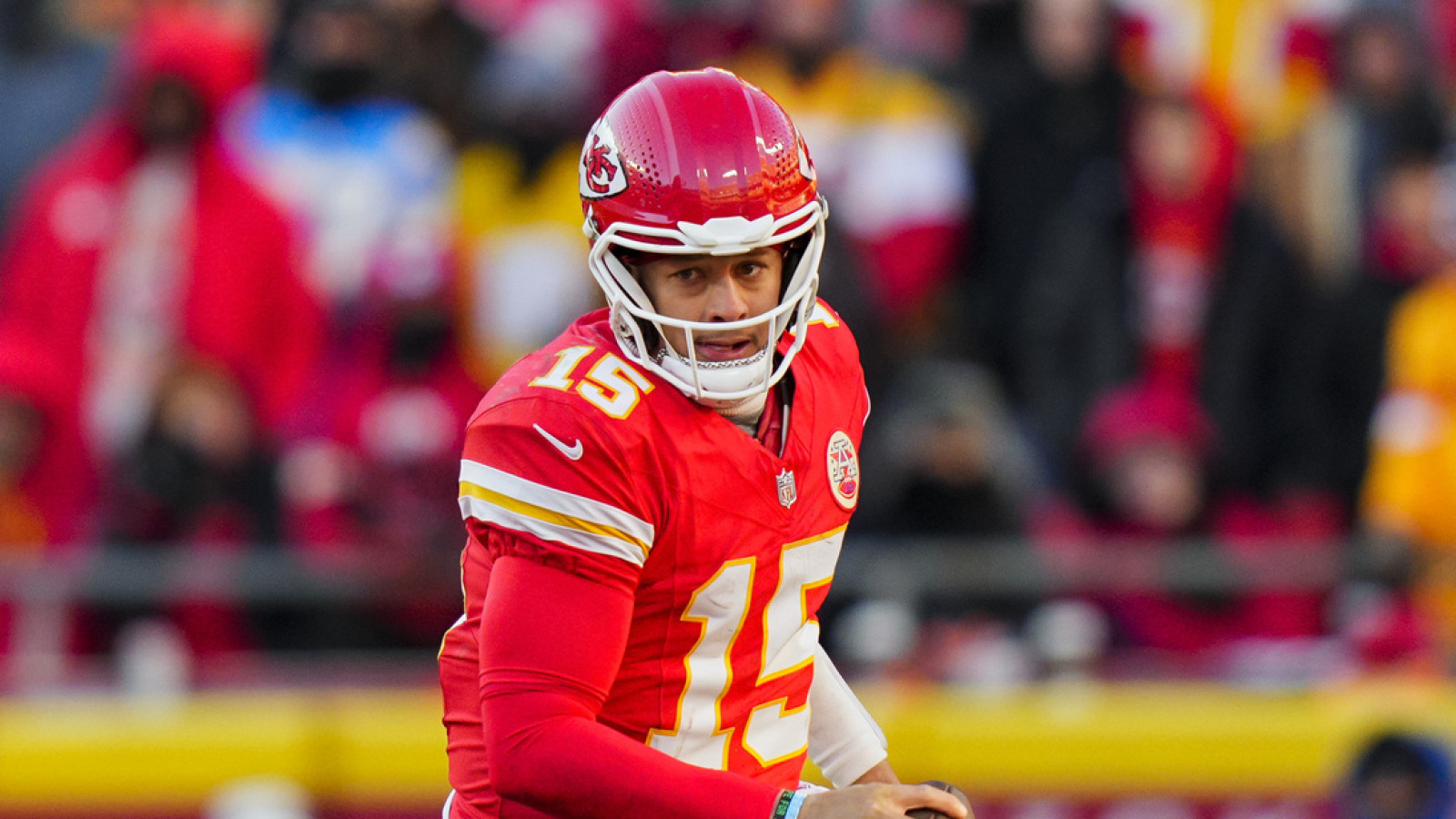https://www.yardbarker.com/media/c/c/cc45b0ac5eed9c1efacd7475f759711aa4420fd2/thumb_16x9/patrick-mahomes-team-first-reaction-suffering.jpg?v=1