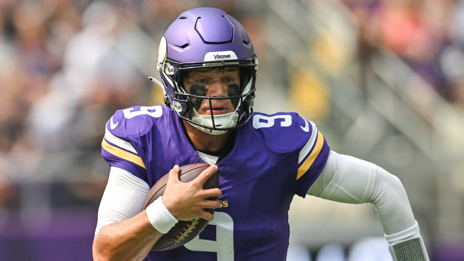 https://www.yardbarker.com/media/c/c/cc6b2761f74125292df4498d1290ad490a58b468/thumb_16x9/aaron-jones-compares-jj-mccarthy-future-hall-famer.jpg?v=1