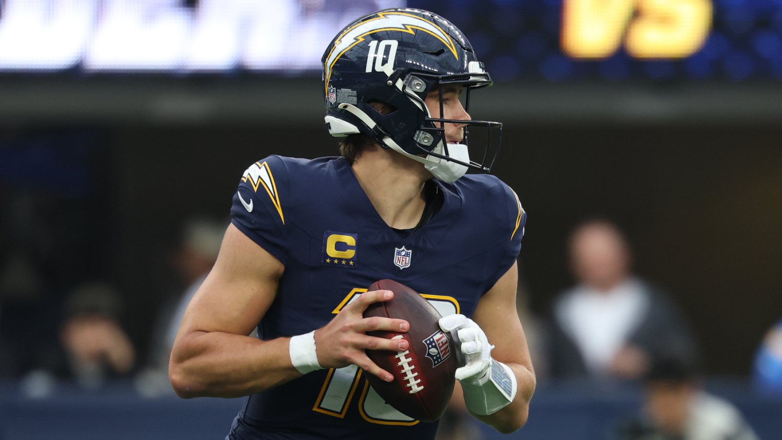 https://www.yardbarker.com/media/c/c/ccf06d0325cd4cd522f6335e5638b7e01af52ef9/thumb_16x9/chargers-justin-herbert-discusses-injury-recovery.jpg?v=4