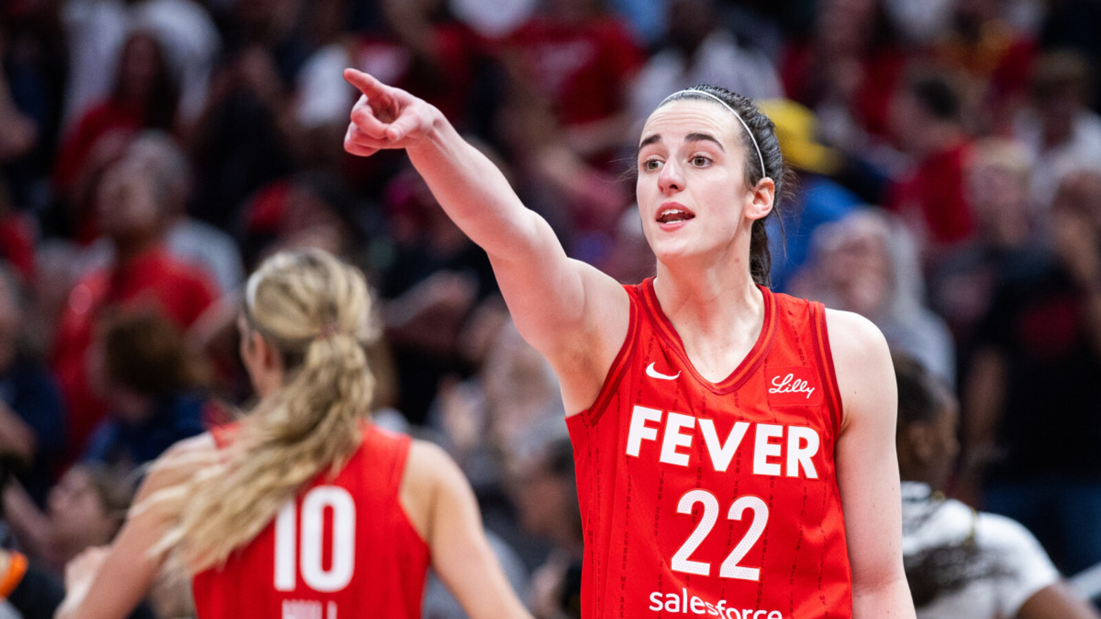 https://www.yardbarker.com/media/c/c/ccf0afcb9f45d79e98b3bbb206aadc8de707c579/thumb_16x9/wnba-chicago-sky-at-indiana-fever.jpg