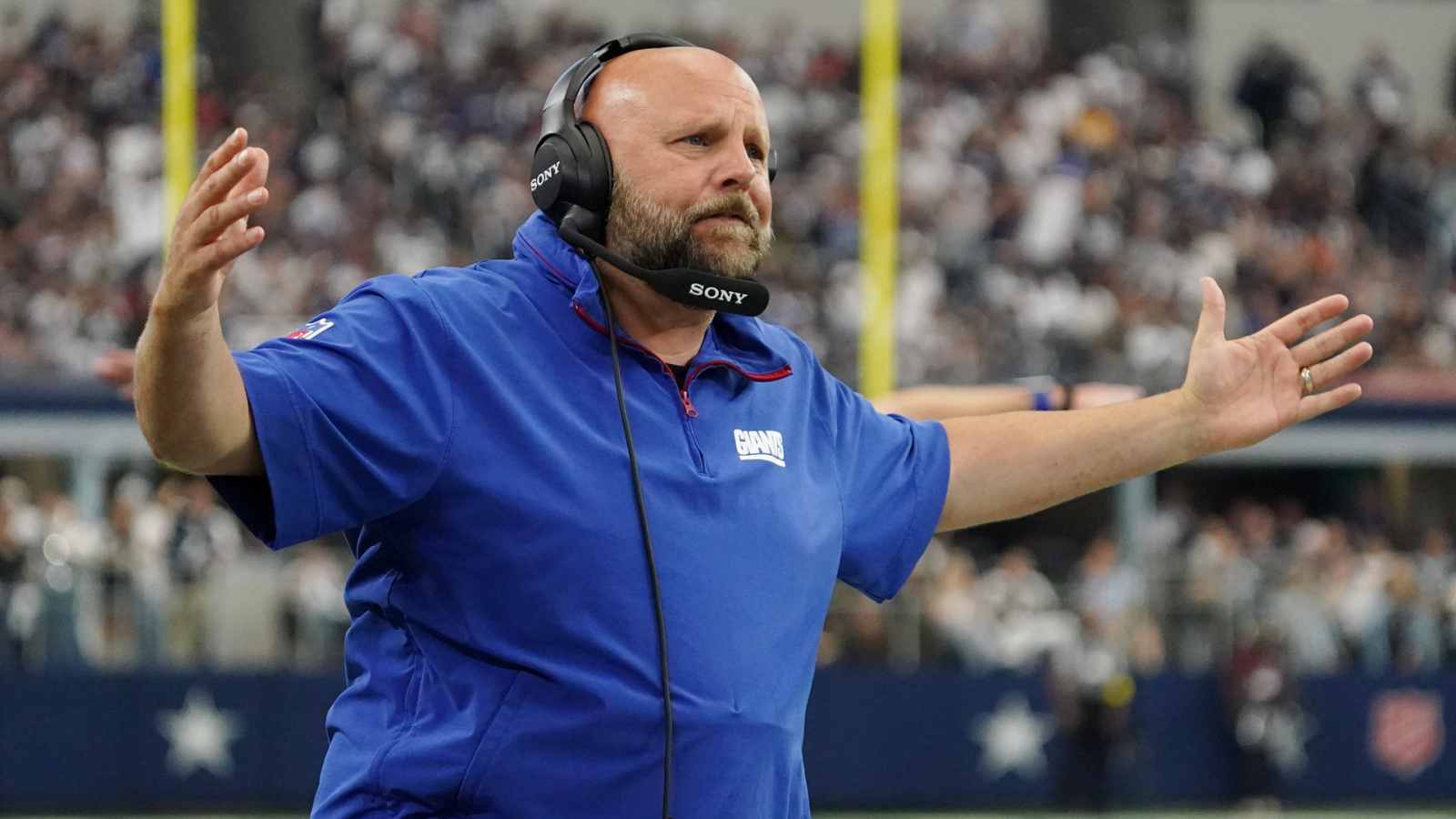 https://www.yardbarker.com/media/c/d/cd3eebfc4346804a8a21ab70467346054b24e1e2/thumb_16x9/giants-hc-brian-dabolls-job-reportedly-hanging-on.jpg?v=2