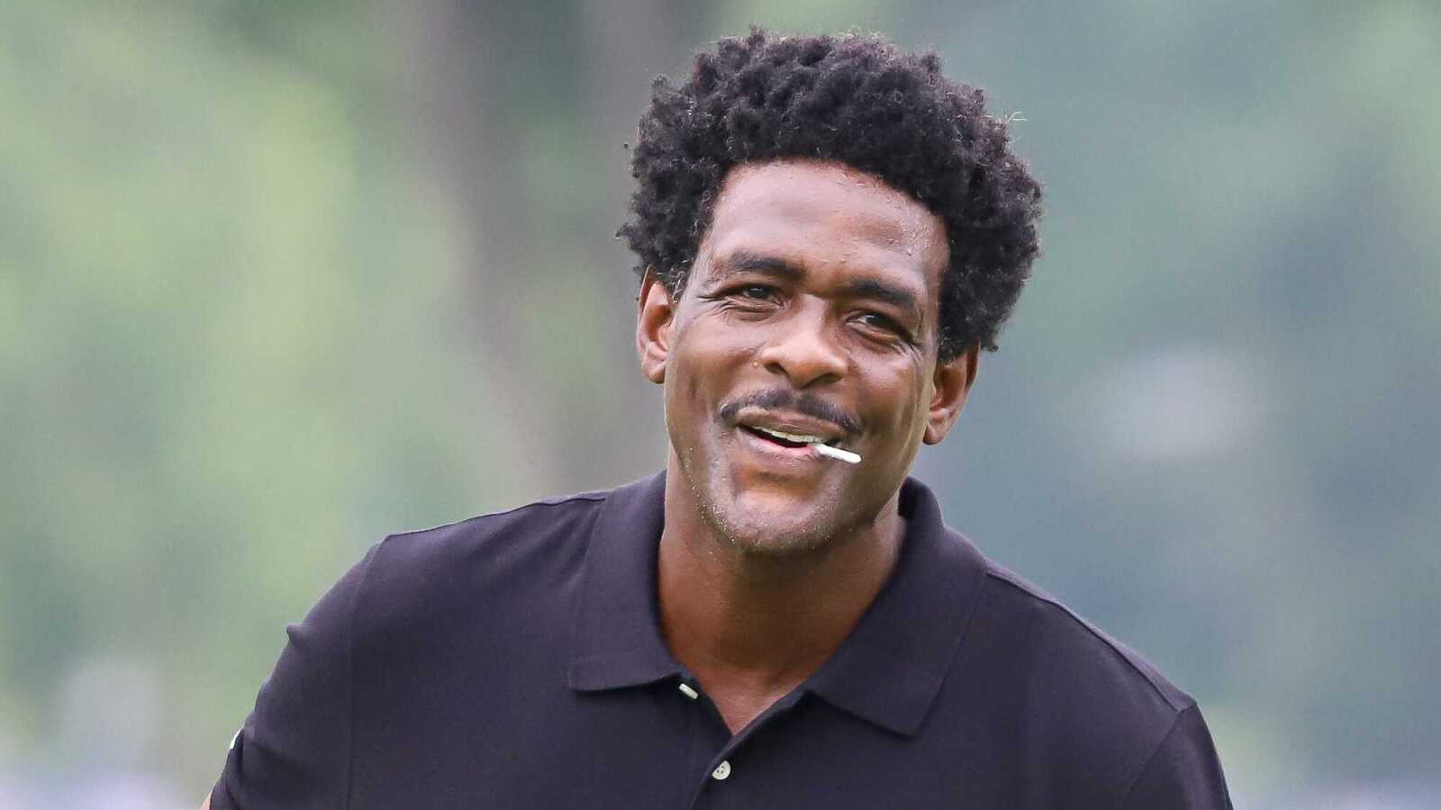 Chris Webber is back around Kings, helping at training camp