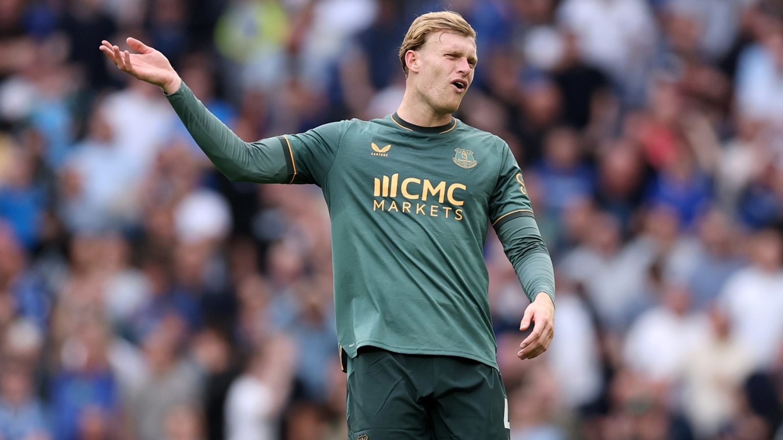 Man United target 'excellent' Premier League player to solve defensive ...