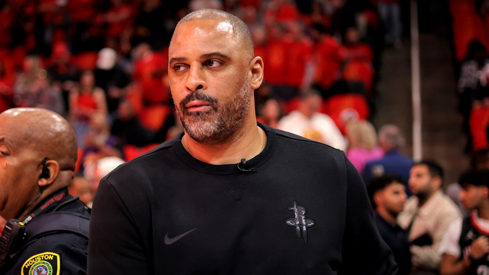 https://www.yardbarker.com/media/c/d/cdac90c1e794f2cd722a839687bc1d21322b8e23/thumb_16x9/rockets-regular-season-strategy-falls-apart-again.jpg?v=1