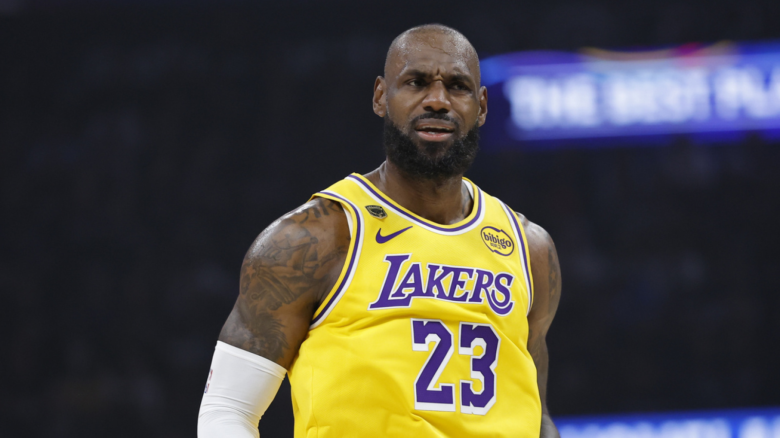 https://www.yardbarker.com/media/c/d/cdf1748aa96b5f1a72154b7e3250e164ab7fc9b3/thumb_16x9/lebron-james-issues-first-public-statement-since.jpg?v=1
