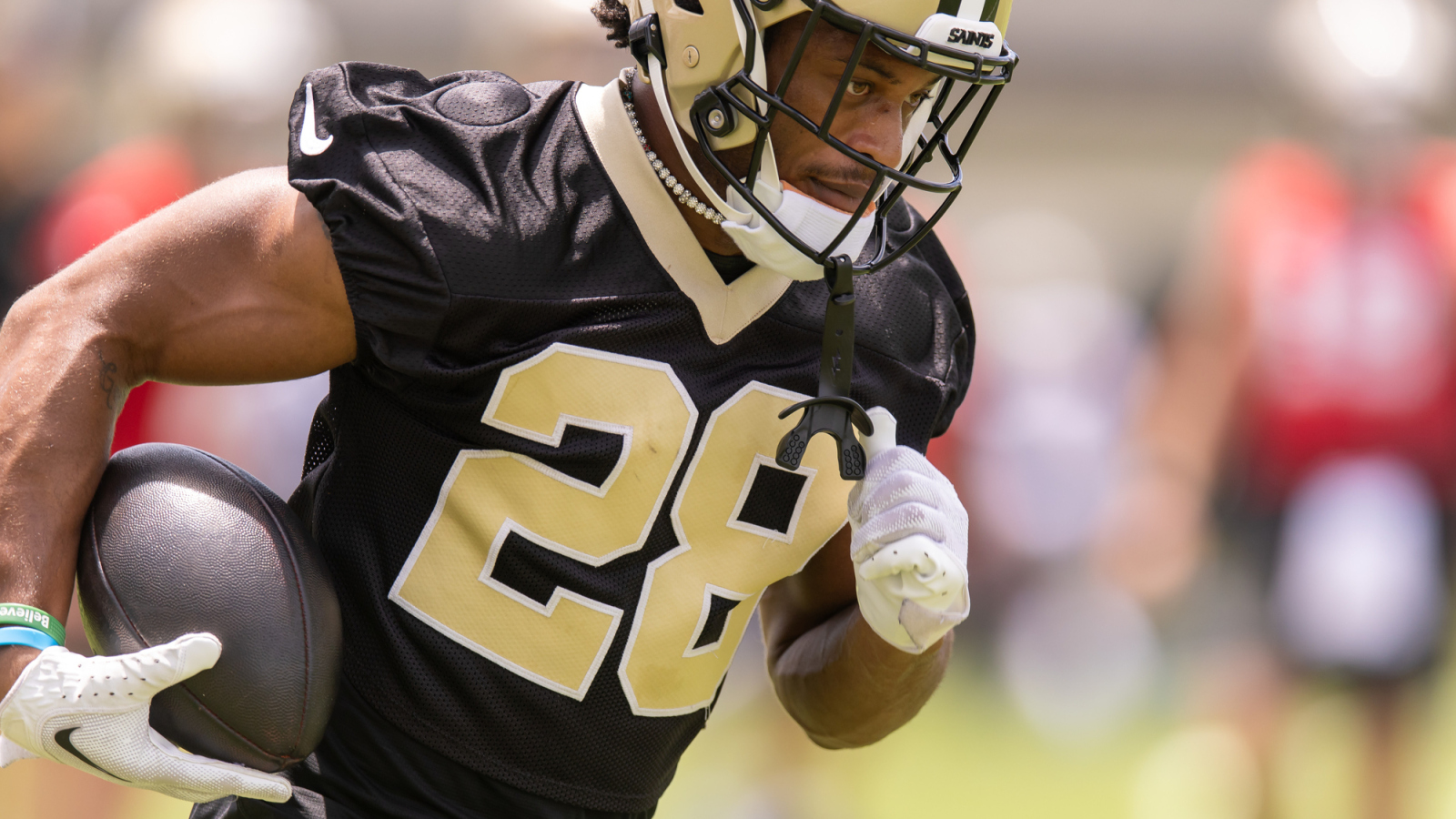 Saints Waiving RB Xazavian Valladay