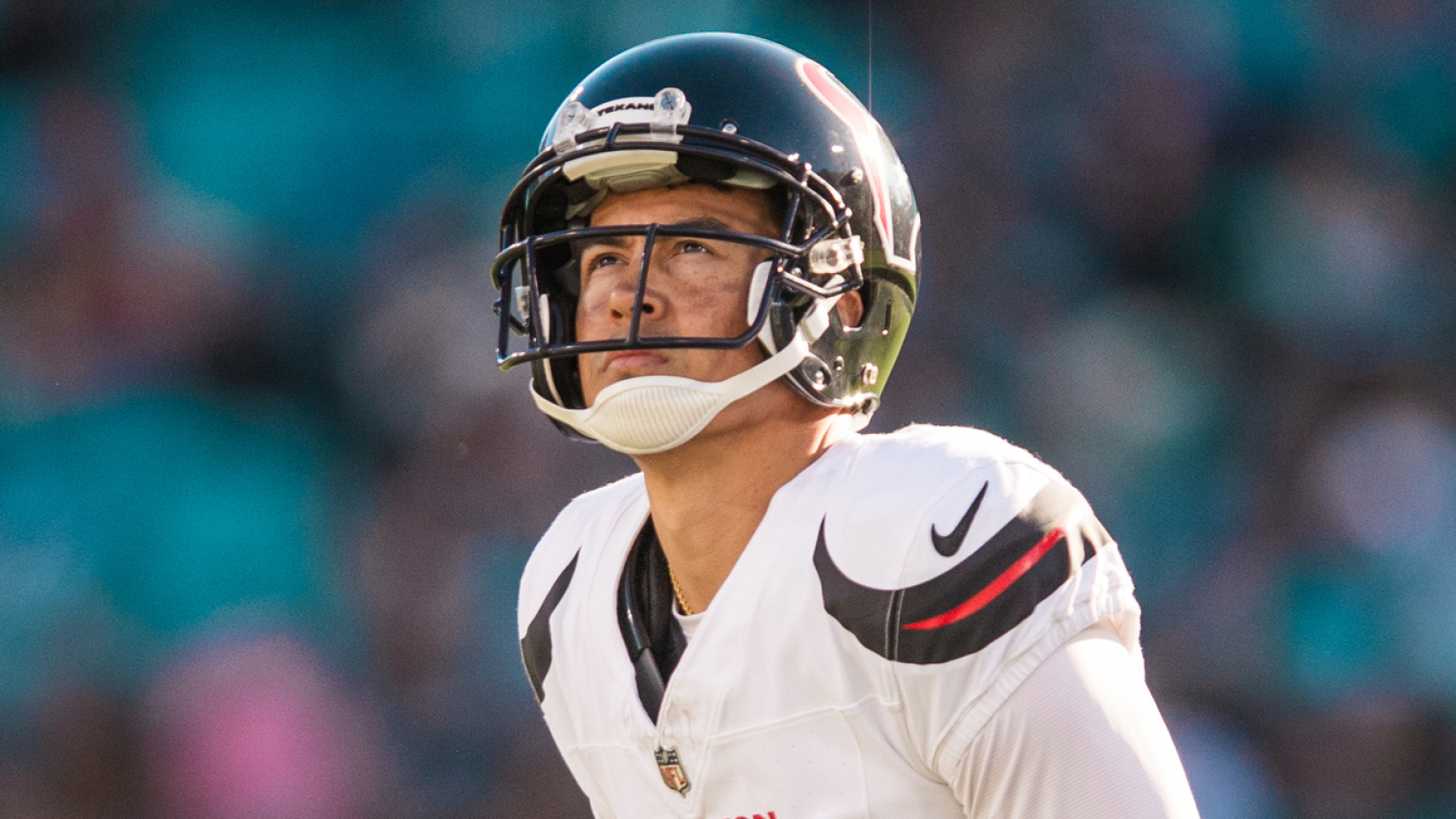https://www.yardbarker.com/media/c/e/ce2771e6a98707c63fcc386b95658185be1728c4/thumb_16x9/texans-coach-throws-kicker-kaimi-fairbairn-under.jpg?v=2