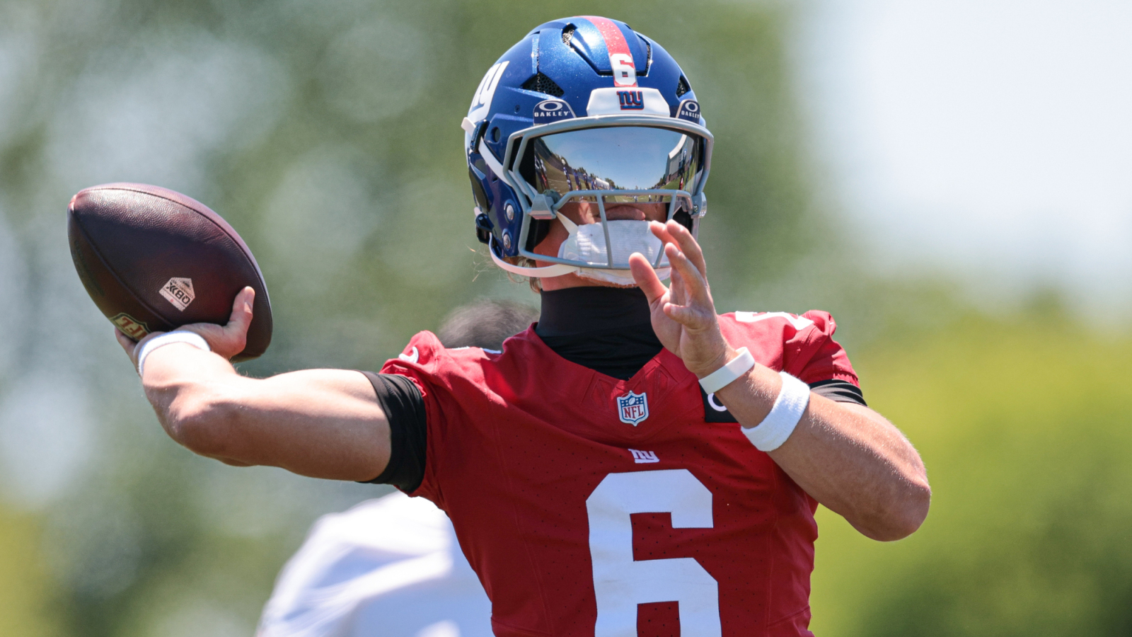 https://www.yardbarker.com/media/c/e/ce65bcfa6d37d3e8082dc7c0283c695d4fc5d0fd/thumb_16x9/giants-jaxson-dart-getting-early-hype-ahead-john.jpg?v=1