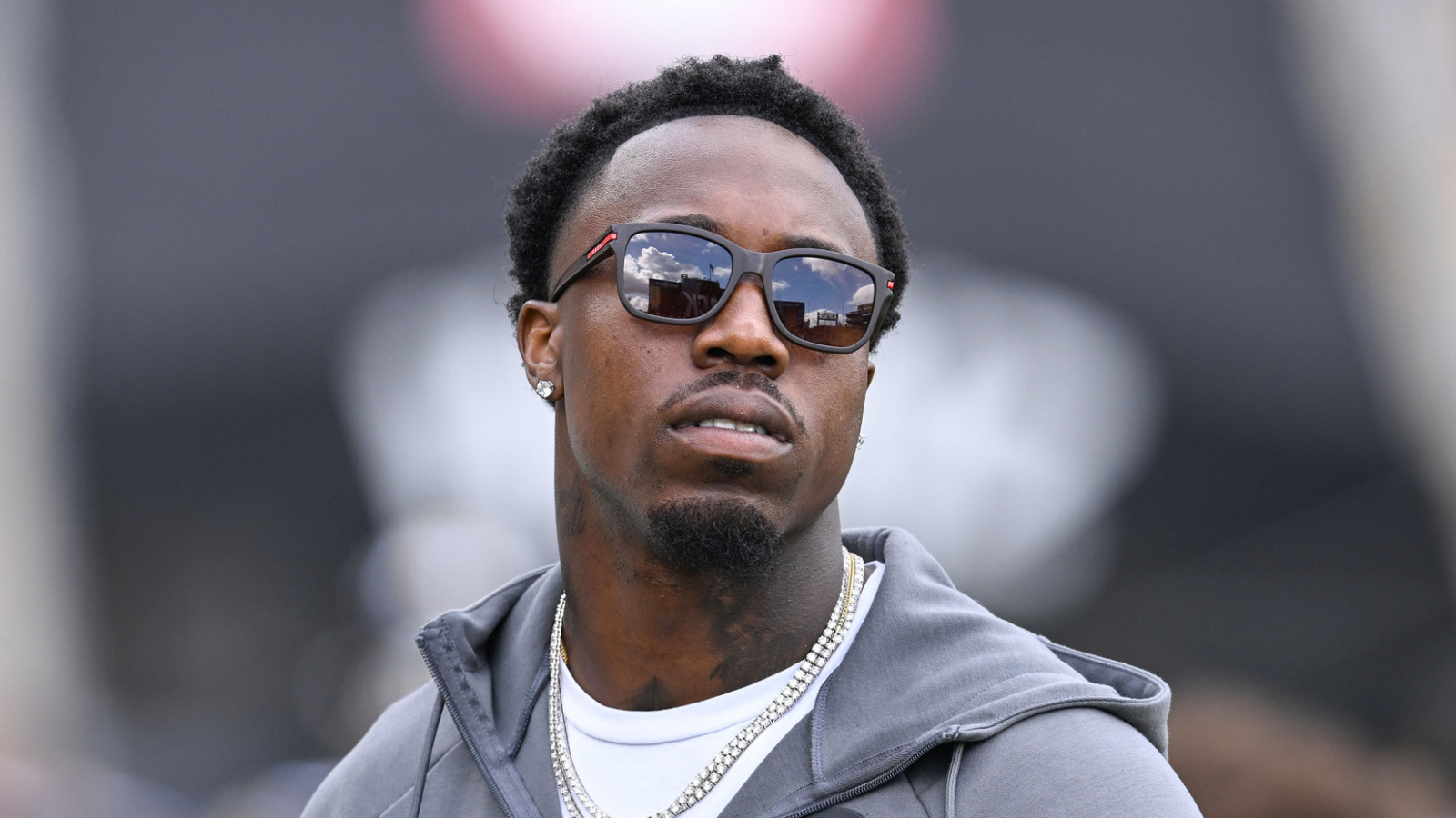 https://www.yardbarker.com/media/c/e/ce849edf3ae07b7b840ac2b36c35658275bda8a6/thumb_16x9/nfl-executives-link-joey-porter-jr-two-nfc-teams.jpg?v=1