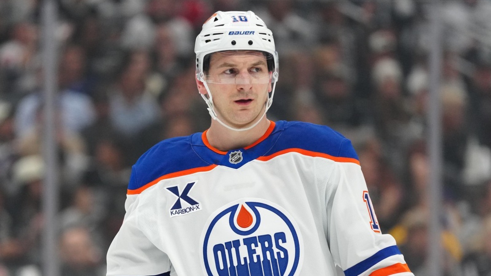 https://www.yardbarker.com/media/c/e/cebe380ee4ae1149e0f206e96b6ec0e5562a8ec4/thumb_16x9/10-year-nhl-veteran-announces-retirement.jpg?v=1