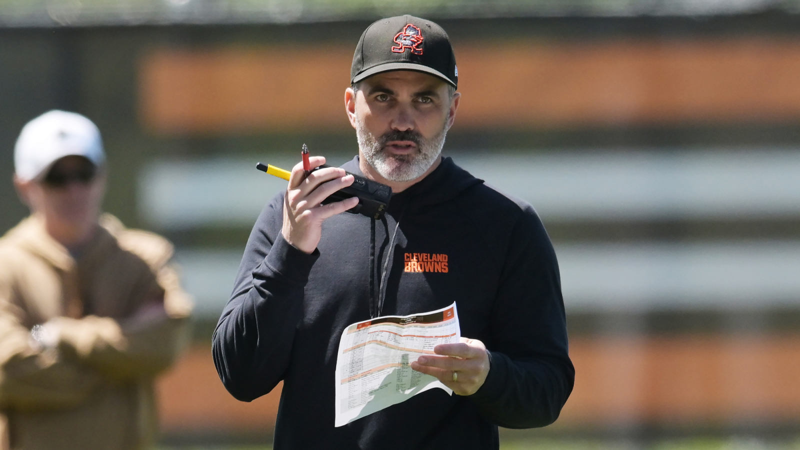 https://www.yardbarker.com/media/c/f/cf000c526b9c364cd8ecd66e1b595c4c42b3df07/thumb_16x9/browns-rookie-qbs-likely-fewer-reps-otas.jpg?v=1