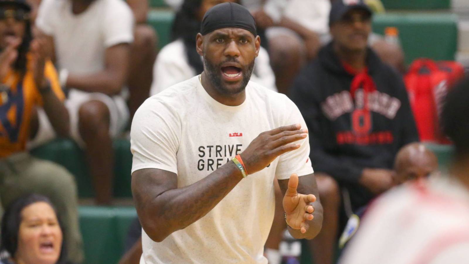 LeBron added to ‘Looney Tunes’ mobile game | Yardbarker