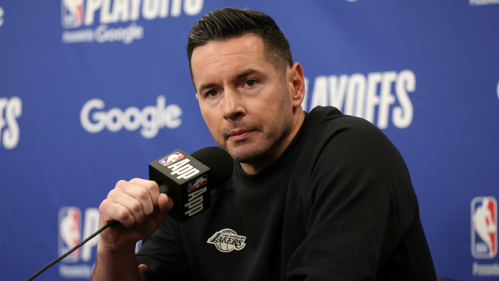 https://www.yardbarker.com/media/c/f/cf5b337e8bb13dc3f43a6cc14f9df58917f1d40b/thumb_16x9/watch-jj-redick-storms-out-pregame-news-conference.jpg?v=1