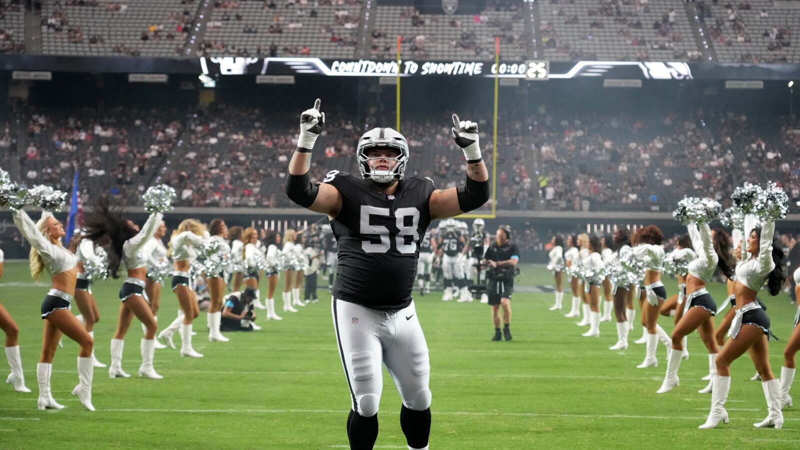Jackson Powers-Johnson Leaves Raiders Practice Early Amid Injury Concerns