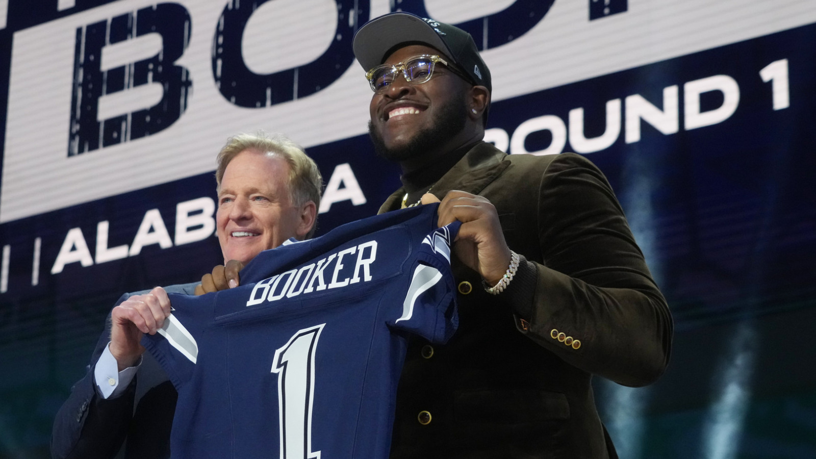 https://www.yardbarker.com/media/c/f/cf98365852cb83a50e3a676f44920b3e3eb5bc4d/thumb_16x9/2025-nfl-draft-five-draft-picks-impactful-afc.jpg?v=1