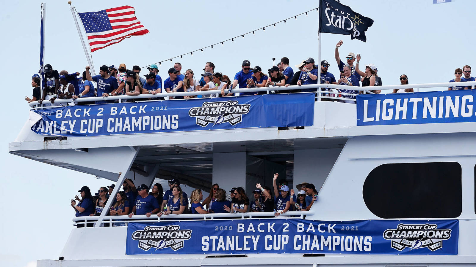 Sights, sounds from the Lightning's Stanley Cup boat parade Yardbarker
