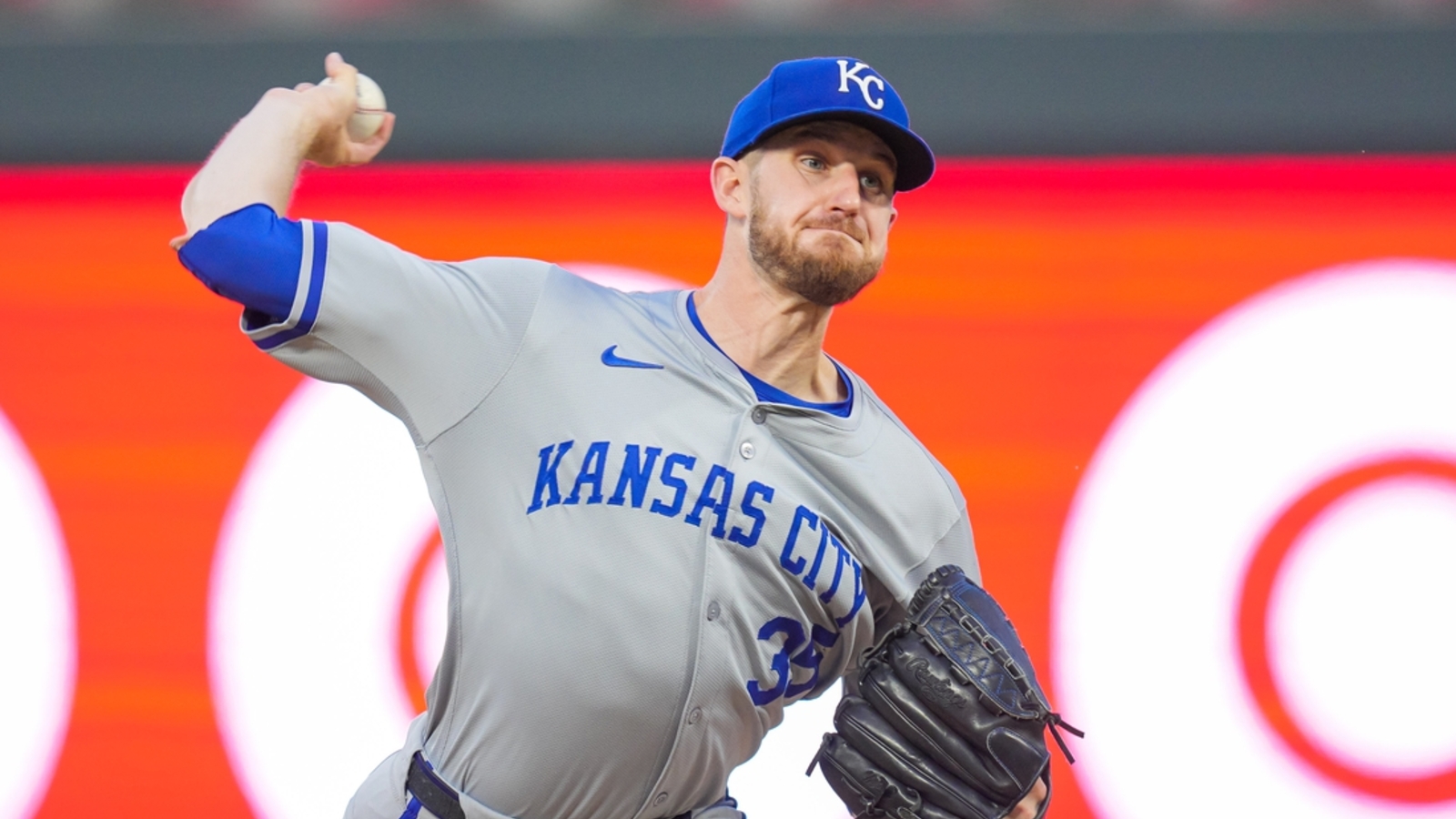 Royals put RHP Chris Stratton (forearm) on 15-day IL | Yardbarker