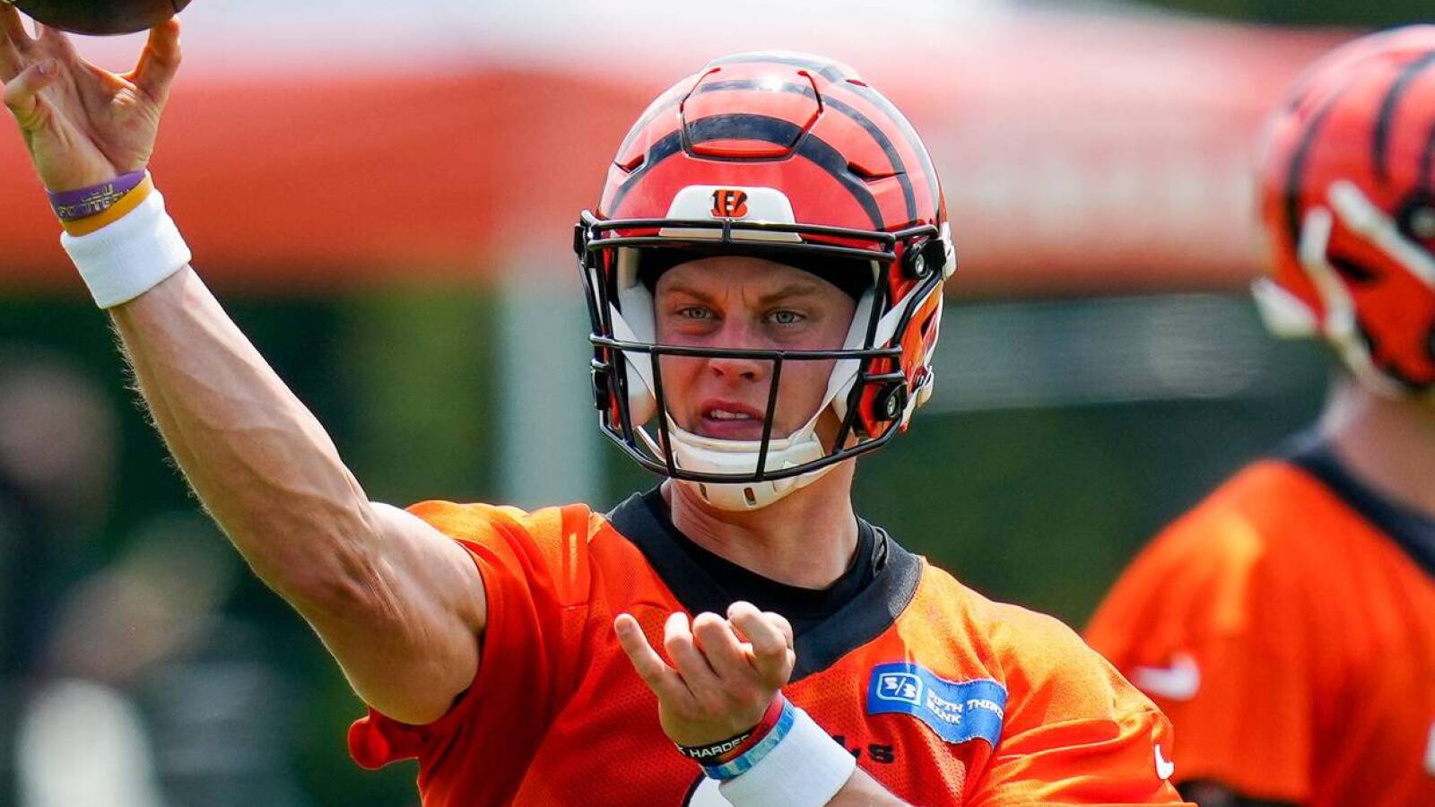 Watch: Bengals QB Joe Burrow goes down with calf injury | Yardbarker