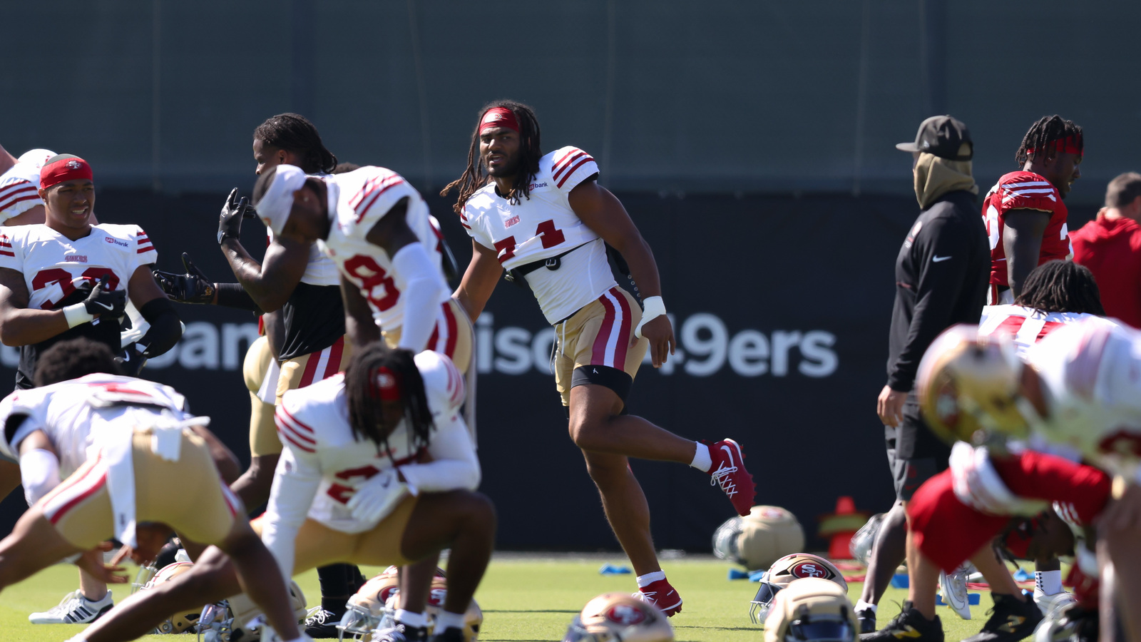 https://www.yardbarker.com/media/c/f/cfffcf206aa6cbc2064e8ed499eba4eaf181699e/thumb_16x9/comeback-player-year-five-players-should-actually.jpg