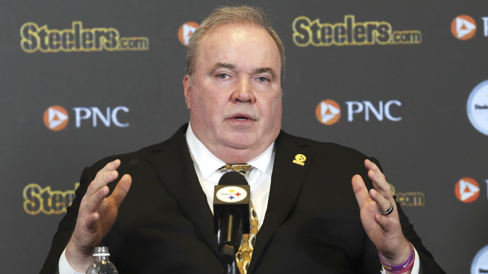 https://www.yardbarker.com/media/d/0/d01b289ec4cf2633dacf8f82219a6f401cc987f1/thumb_16x9/steelers-reportedly-bold-quarterback-decision.jpg?v=1
