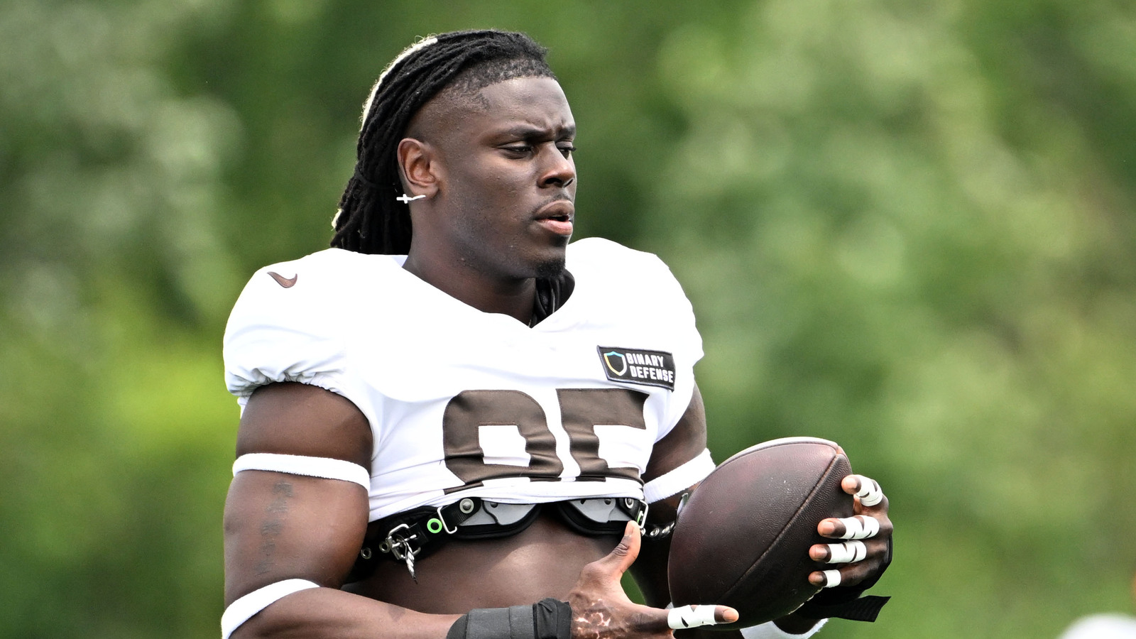 Browns Pro Bowler reveals why he 'should be blind right now' | Yardbarker