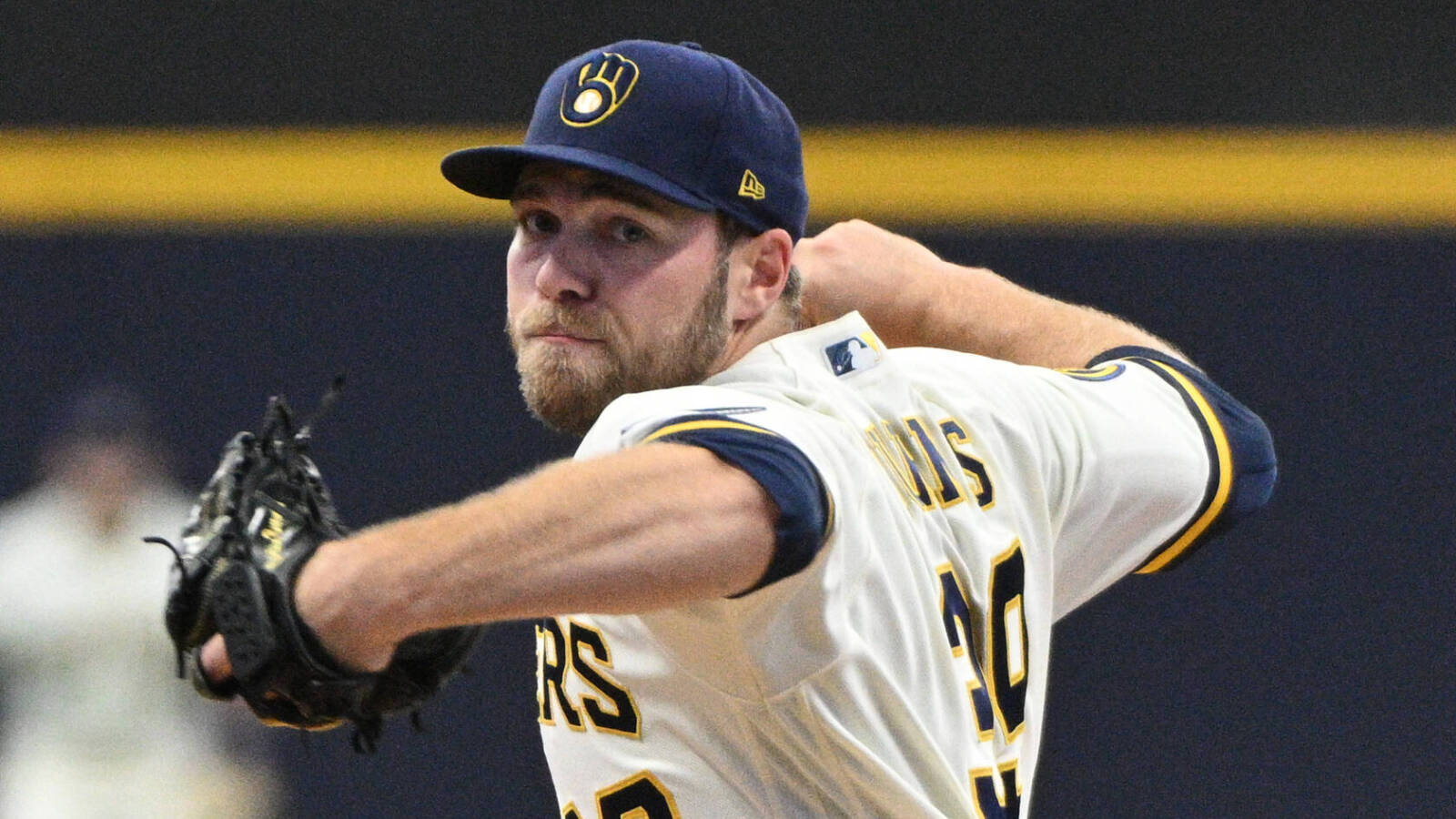 Brewers agree to new deal with former Cy Young winner Yardbarker