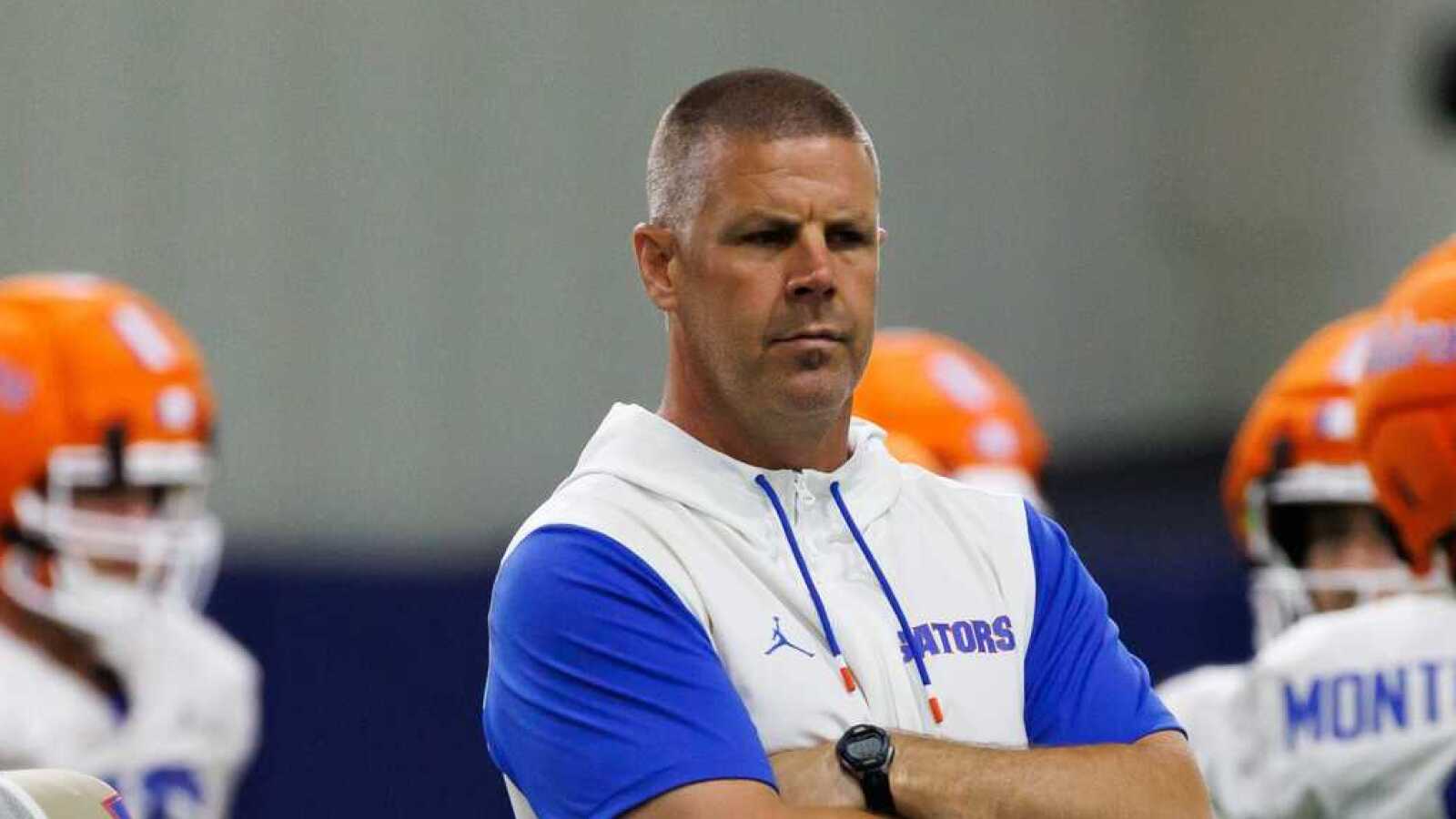 https://www.yardbarker.com/media/d/0/d05264eda46197a25c7b0f636dd70596716ffcca/thumb_16x9/insider-names-surprising-name-florida-job-napier.jpg?v=1