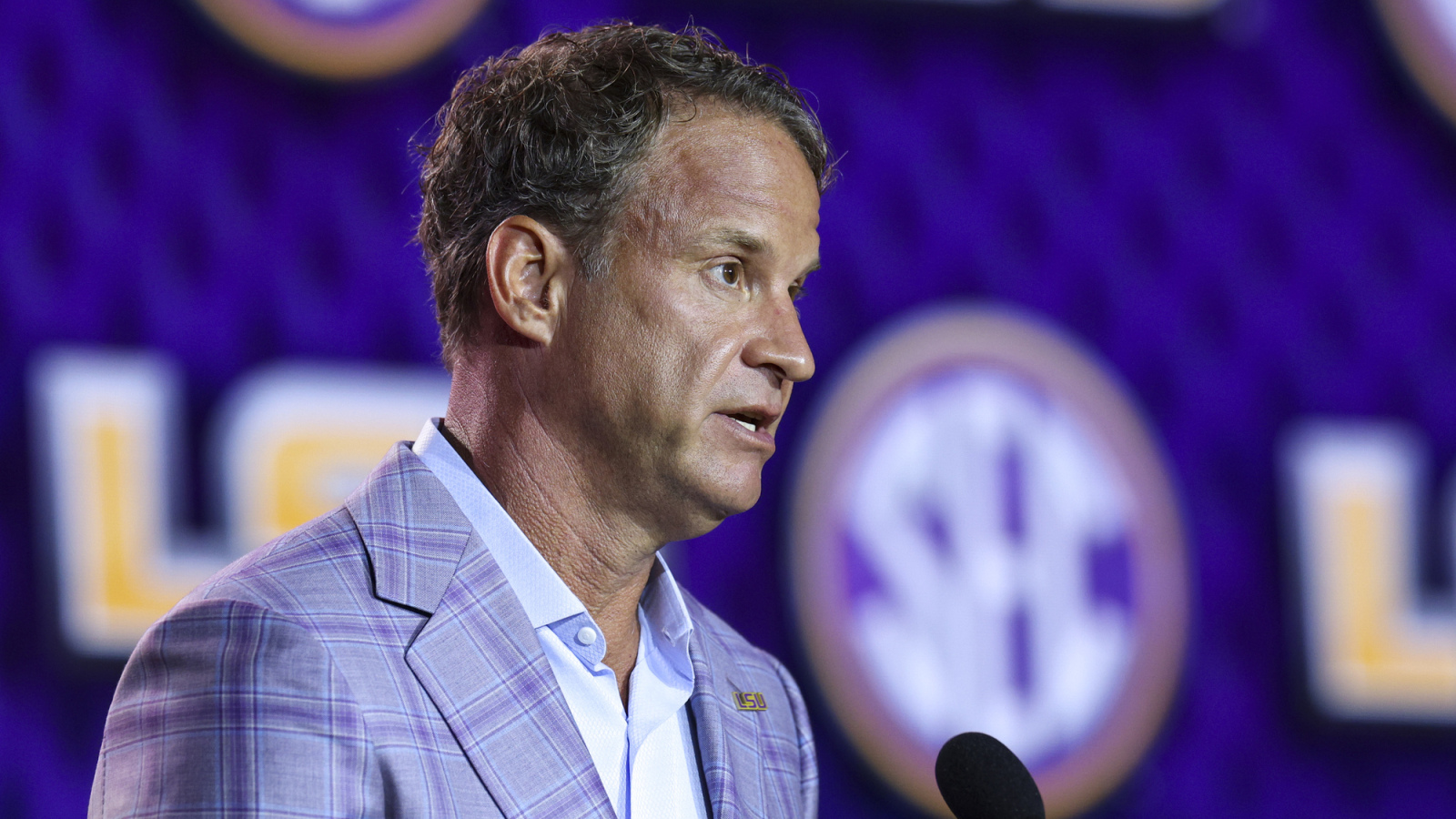 https://www.yardbarker.com/media/d/0/d05b79d4e46efb256e7911204d6eb401b5fa7e9e/thumb_16x9/lsus-lane-kiffin-addresses-roster-decision-ahead.jpg?v=2