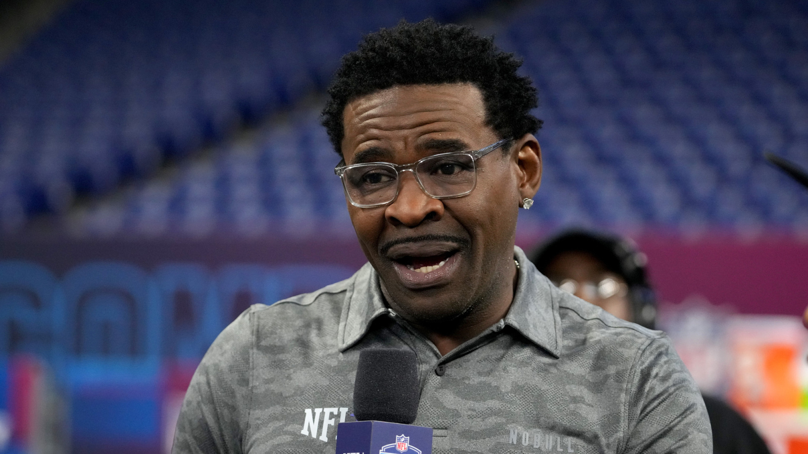 https://www.yardbarker.com/media/d/0/d065b16ebdfcfc83aa31d06af4bb2b557f55aa02/thumb_16x9/michael-irvin-explains-bold-super-bowl-prediction.jpg?v=1