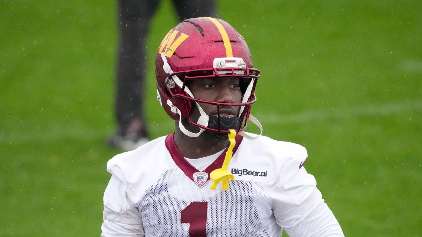 https://www.yardbarker.com/media/d/0/d068cd5940e995911573673b2d2abf440a94ec19/thumb_16x9/should-afc-west-team-pursue-deebo-samuel.jpg?v=1