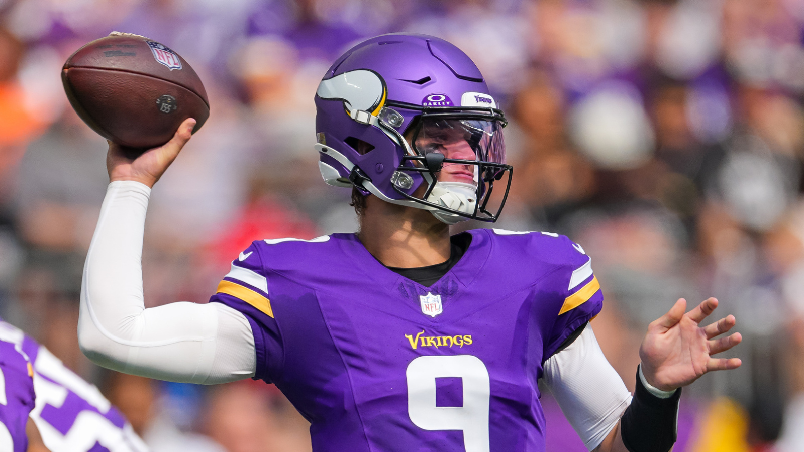 https://www.yardbarker.com/media/d/0/d07e1c98c20c2fc52ab8296564a634118ee75a77/thumb_16x9/young-vikings-fans-bold-request-jj-mccarthy-pays.jpg?v=1