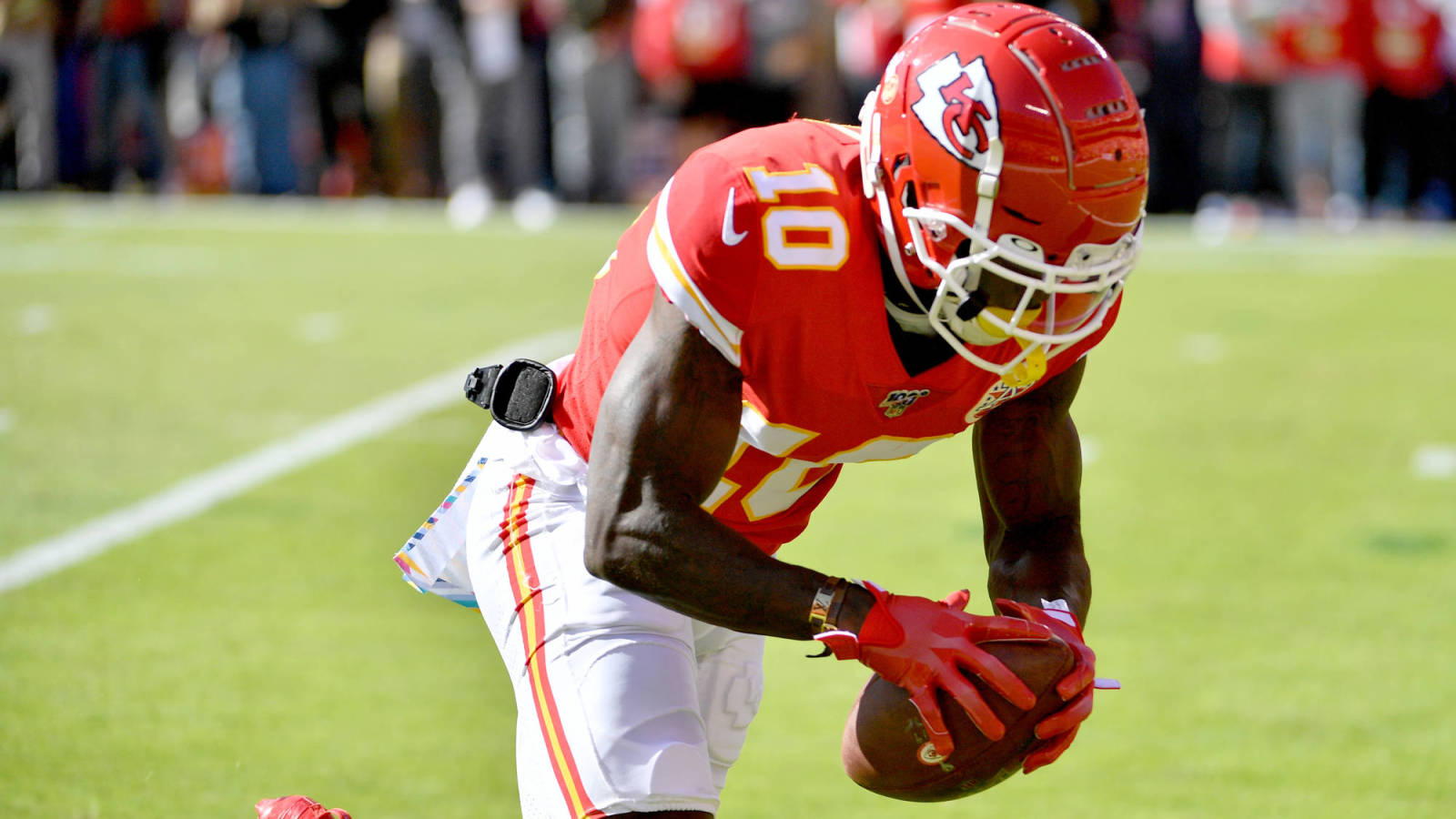 Watch Chiefs' Tyreek Hill makes incredible catch on 46yard TD in