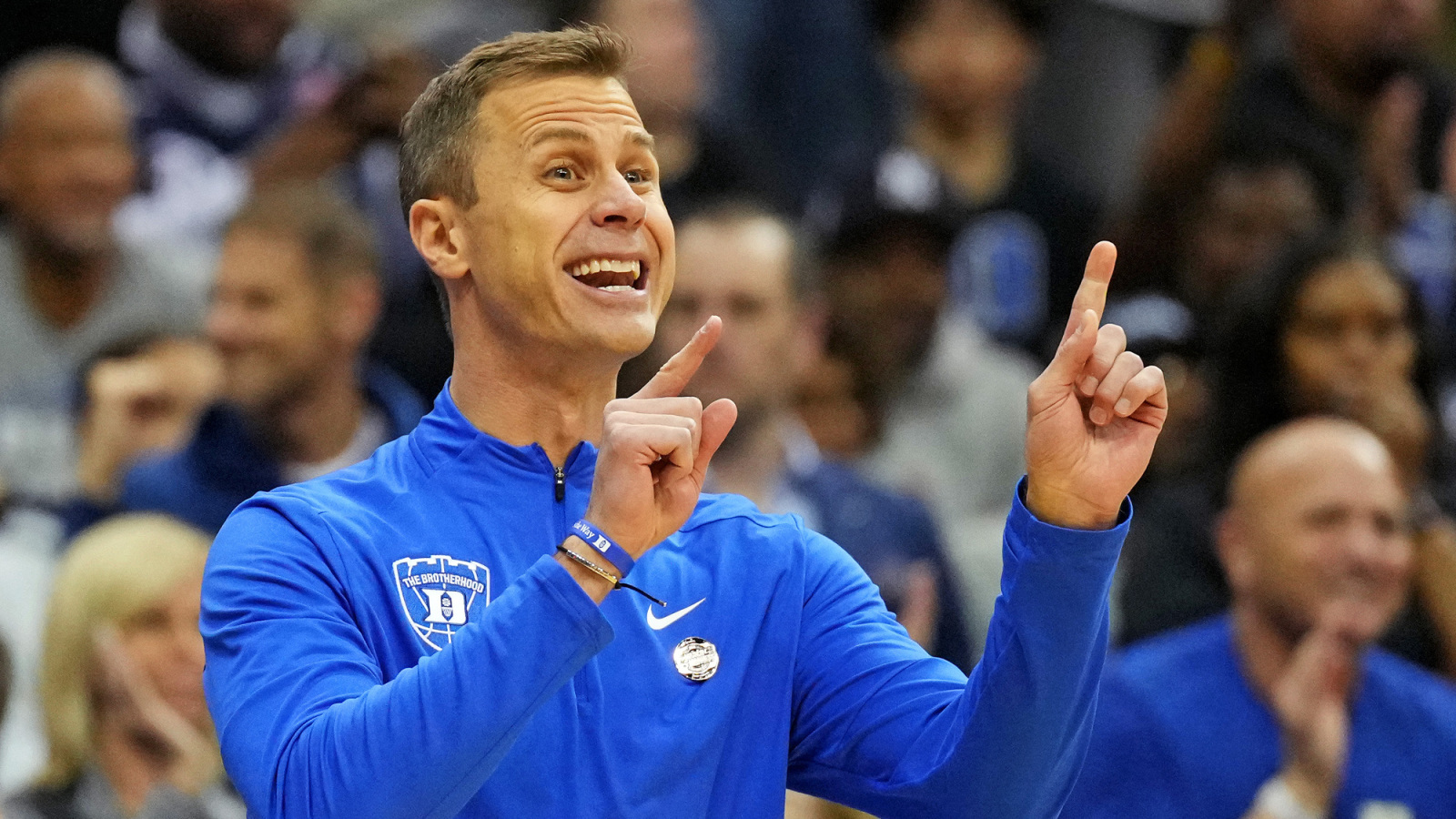 https://www.yardbarker.com/media/d/1/d11be6b7e3854fbb51e1d5db3f7f28e230a88545/thumb_16x9/six-must-watch-cbb-teams-heading-2025-26-season.jpg?v=1