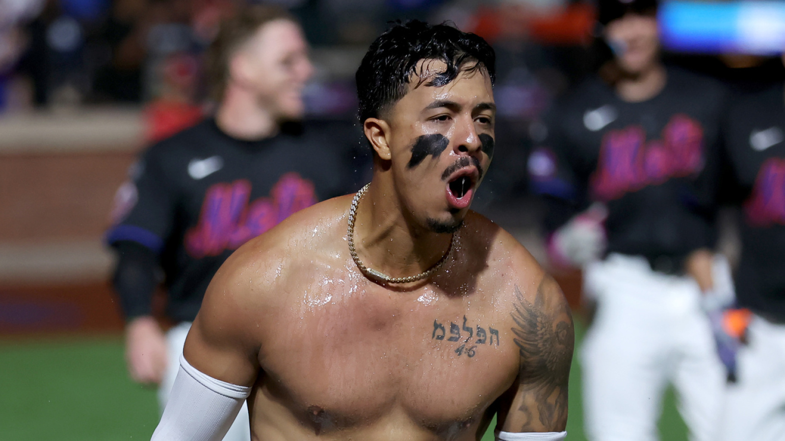 Watch: Walk-off home run gives Mets eighth straight win
