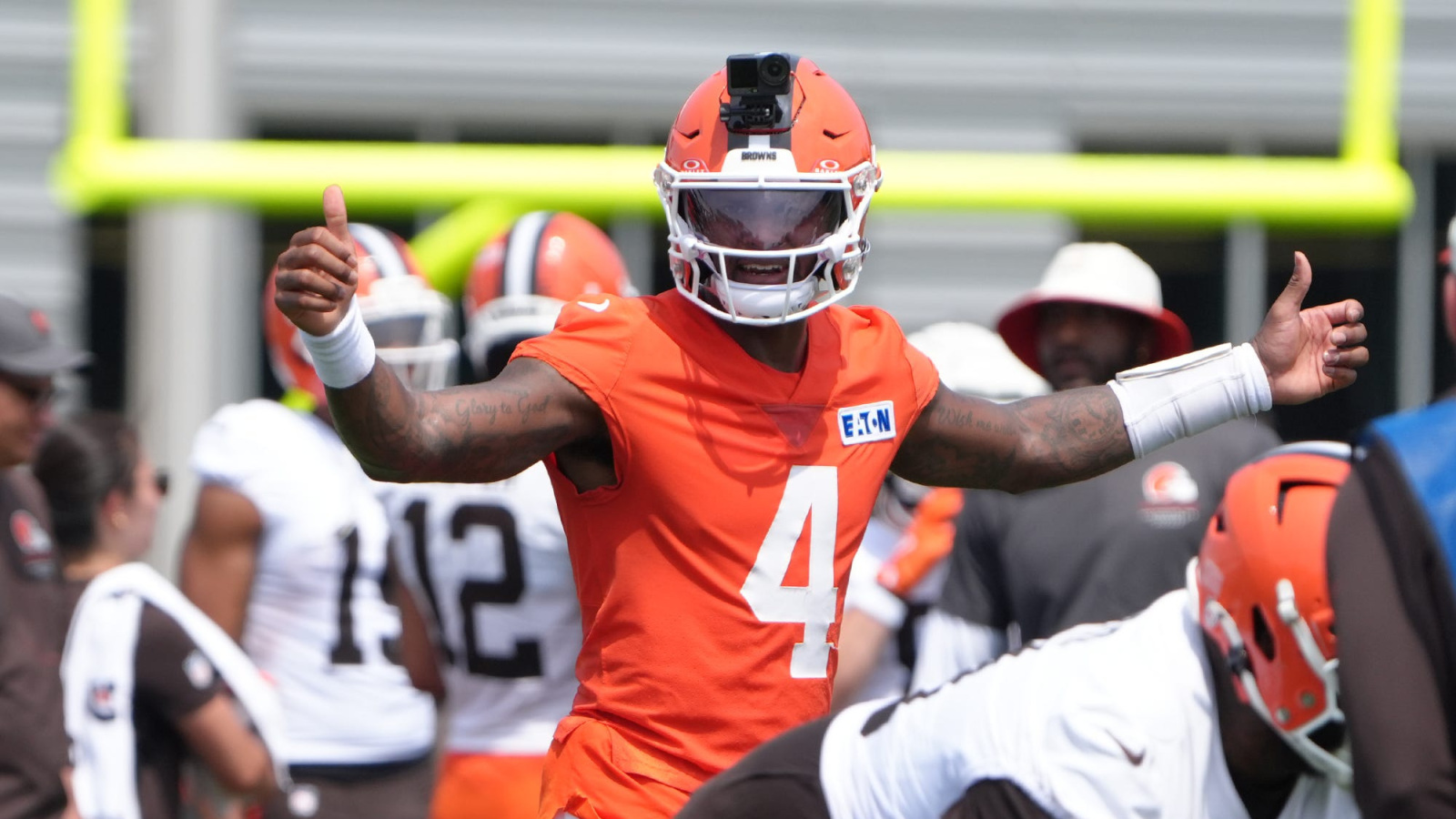 https://www.yardbarker.com/media/d/1/d1728b1935dfaa73da252f4ef5d30dfe24f0f290/thumb_16x9/cleveland-browns-quarterback-deshaun-watson-calls.jpg?v=1