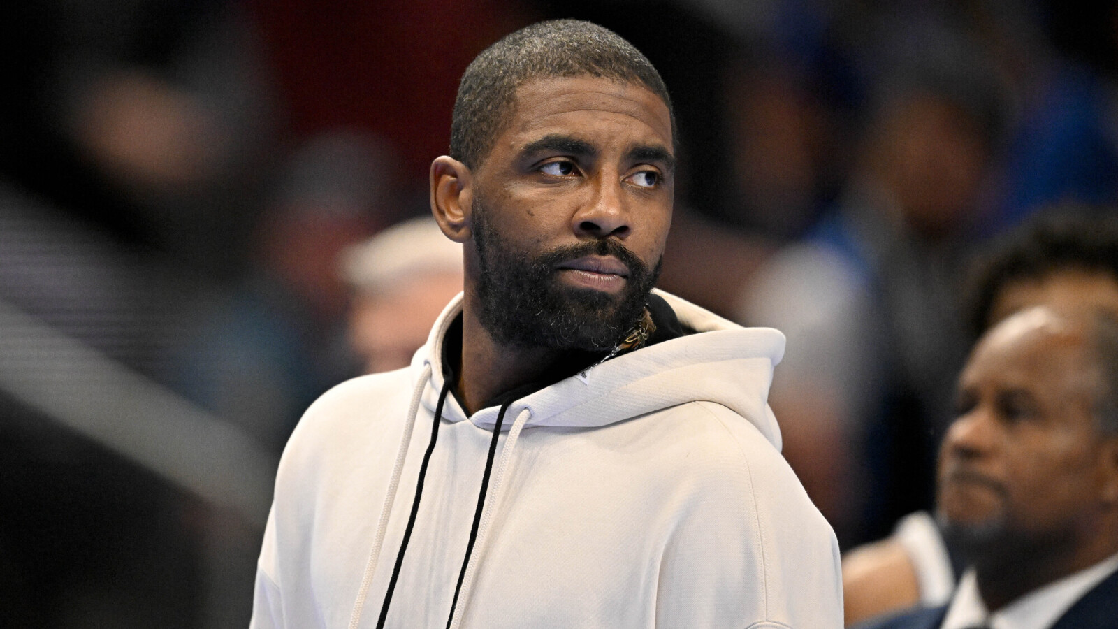 https://www.yardbarker.com/media/d/2/d216e3c2103800b2c9d0de09c02d707445ce2e31/thumb_16x9/mavericks-might-predictable-kyrie-irving-decision.jpg?v=1