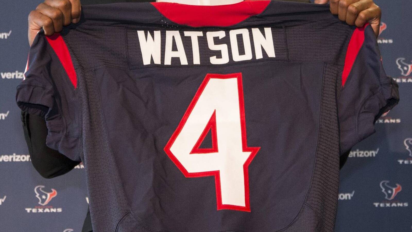 El regalazo de Deshaun Watson a uno de sus compañeros por su número de