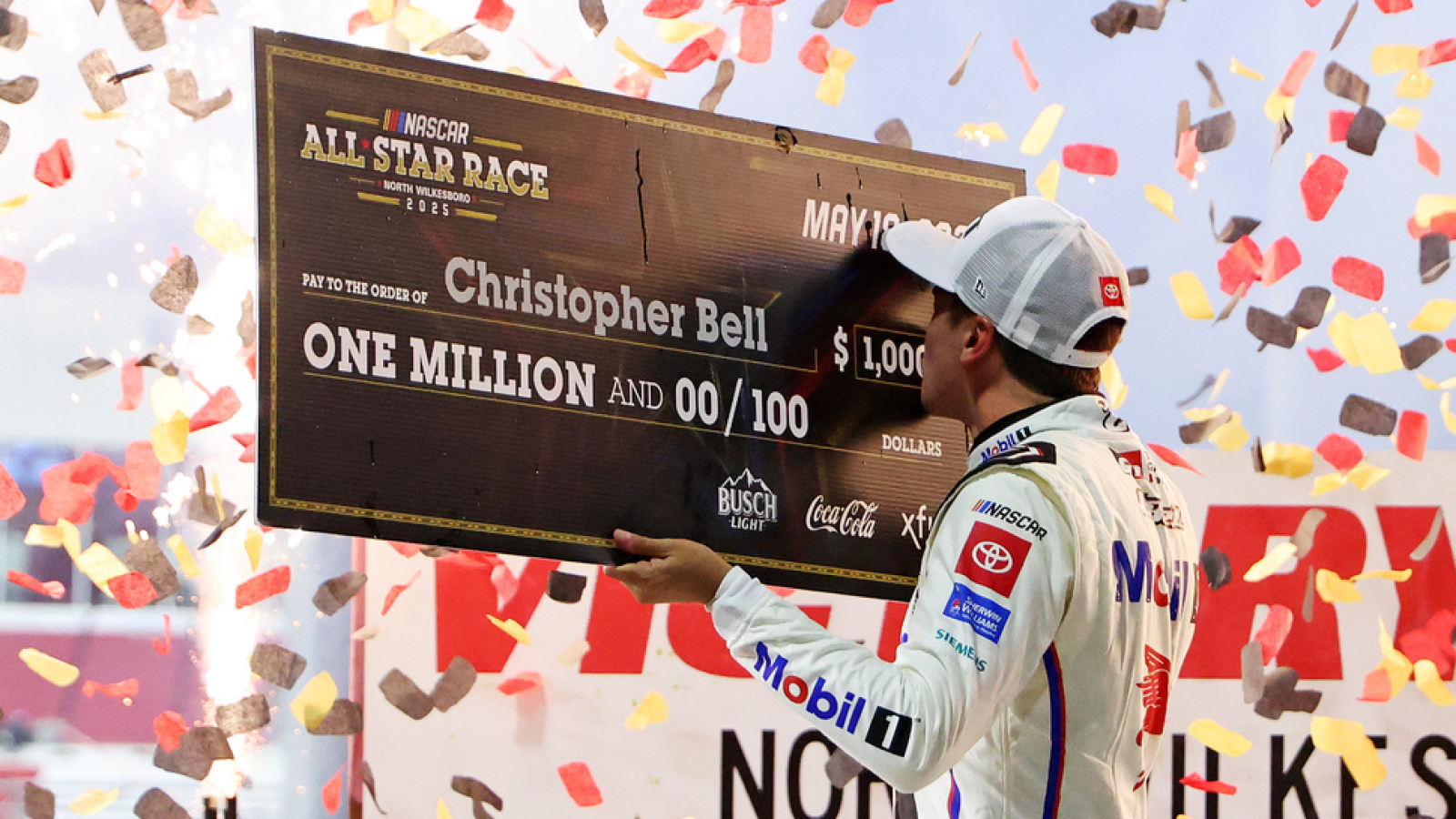 https://www.yardbarker.com/media/d/2/d2a6e8c54ea4655f63a30820db7b77c29315cfa5/thumb_16x9/bell-fends-off-logano-win-nascar-star-race-1m.jpg?v=1