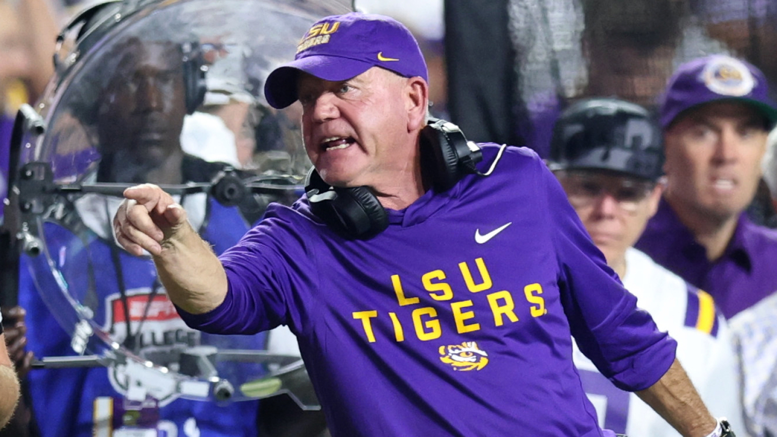 https://www.yardbarker.com/media/d/2/d2bb283e2b05df92c583442332ec9efed326a74f/thumb_16x9/lsu-loses-termination-case-brian-kelly.jpg?v=1