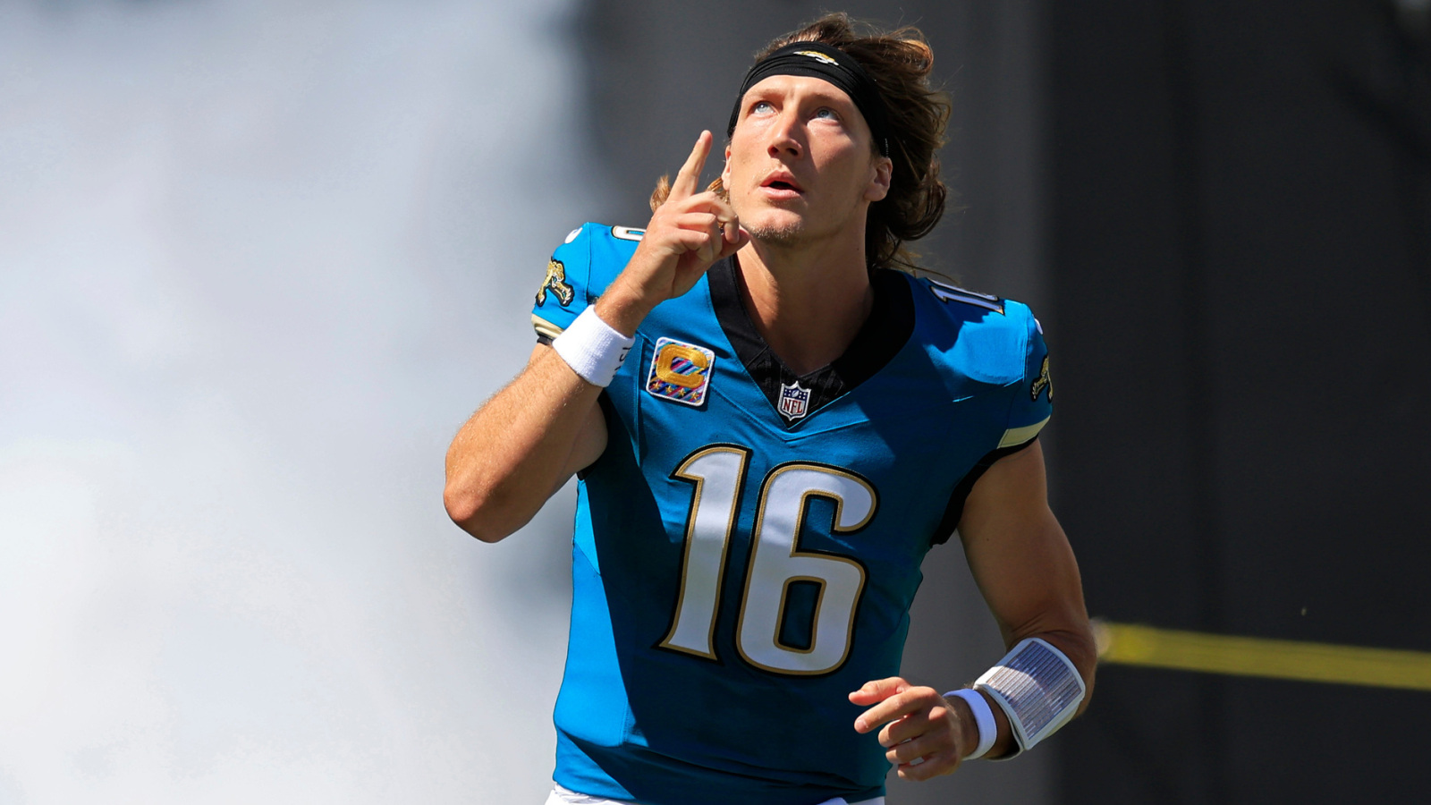 https://www.yardbarker.com/media/d/2/d2c3abb3bc7a75e634395f45425e232f2bb8e356/thumb_16x9/youngest-4k-yard-nfl-qbs-quiz.jpg?v=2