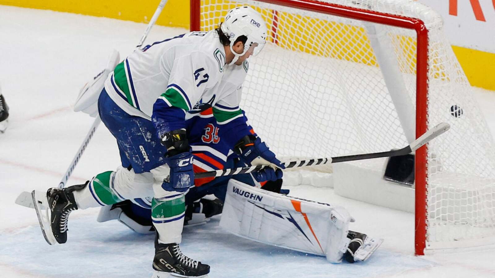 Canucks News & Rumours: Cotter, Lekkerimäki & Reading 4-Game Samples